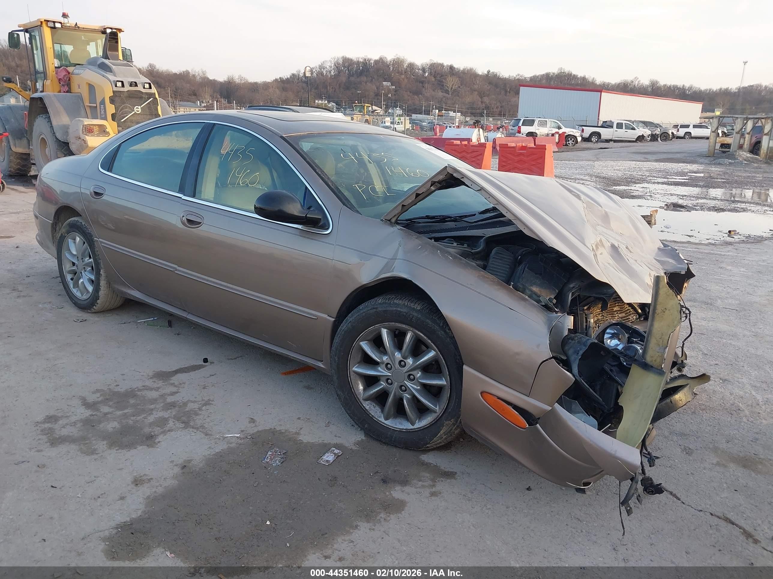 2002 Chrysler Concorde Limited, VIN 2C3HD56G32H267144 — Front end