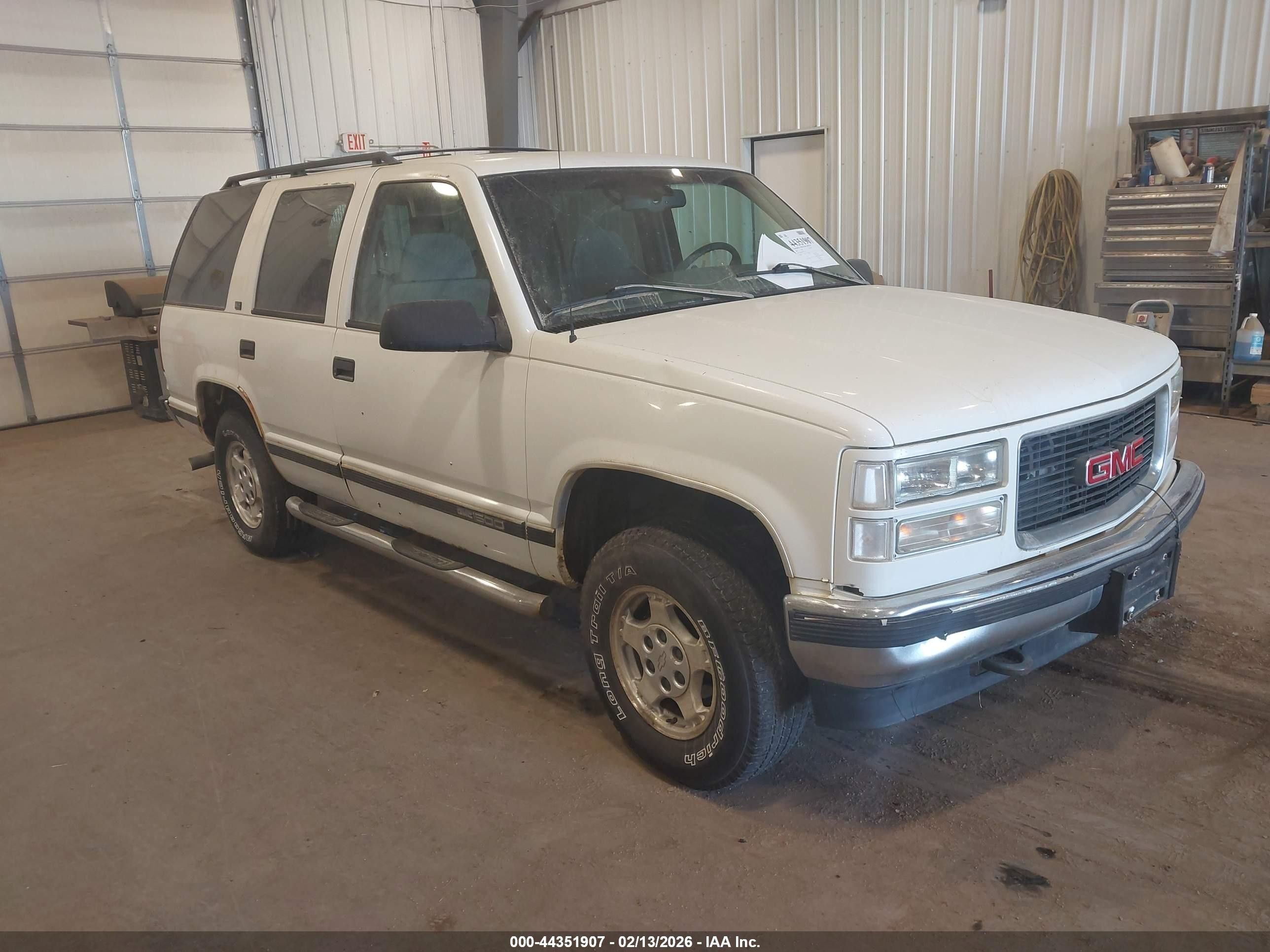1996 GMC Yukon, VIN 1GKEK13R8TJ711335 — Normal wear