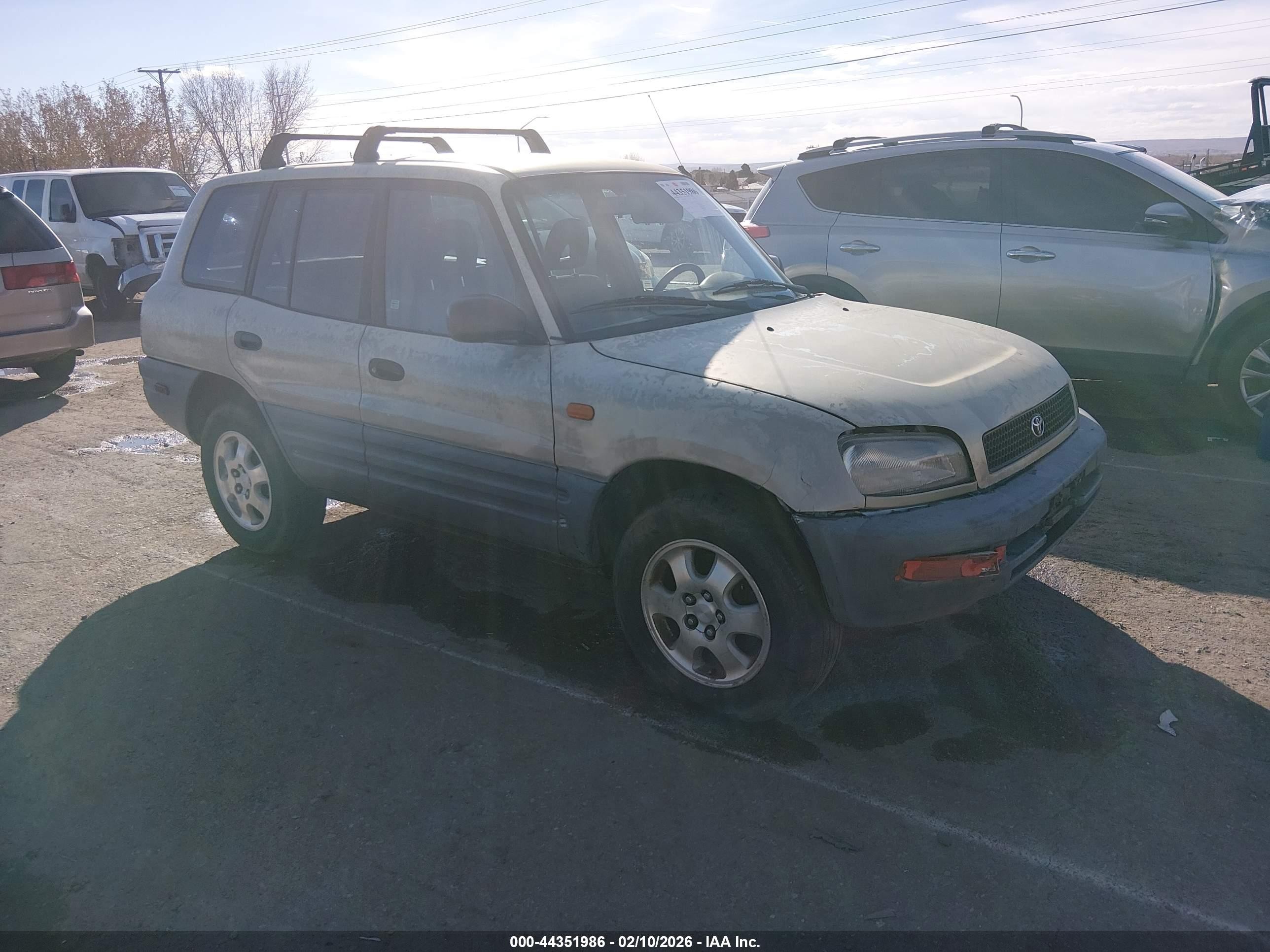 1997 Toyota RAV4, VIN JT3GP10V2V7011225 — Front end
