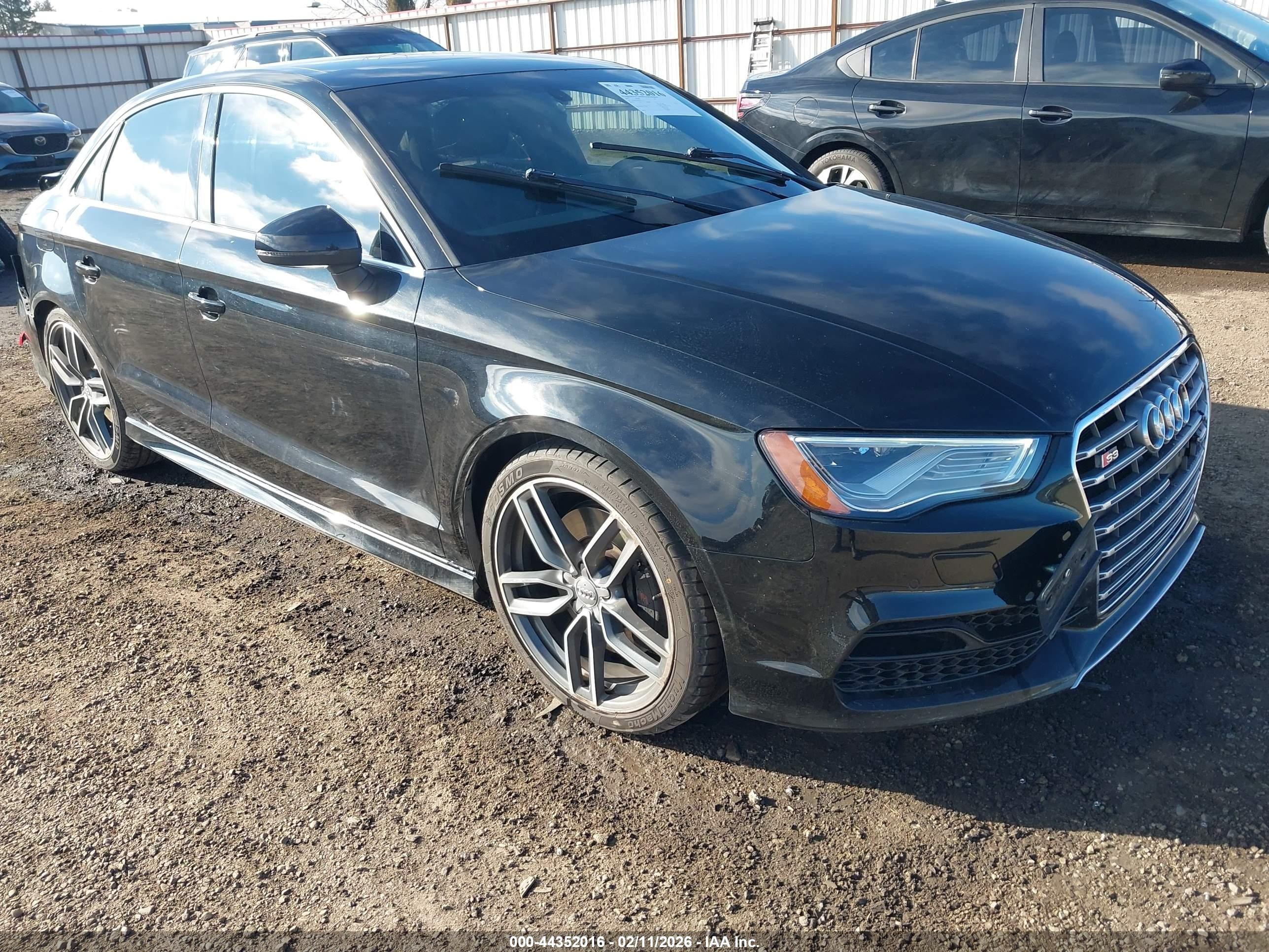 2015 Audi S3 Prestige, VIN WAUFFGFF8F1071122 — Зад