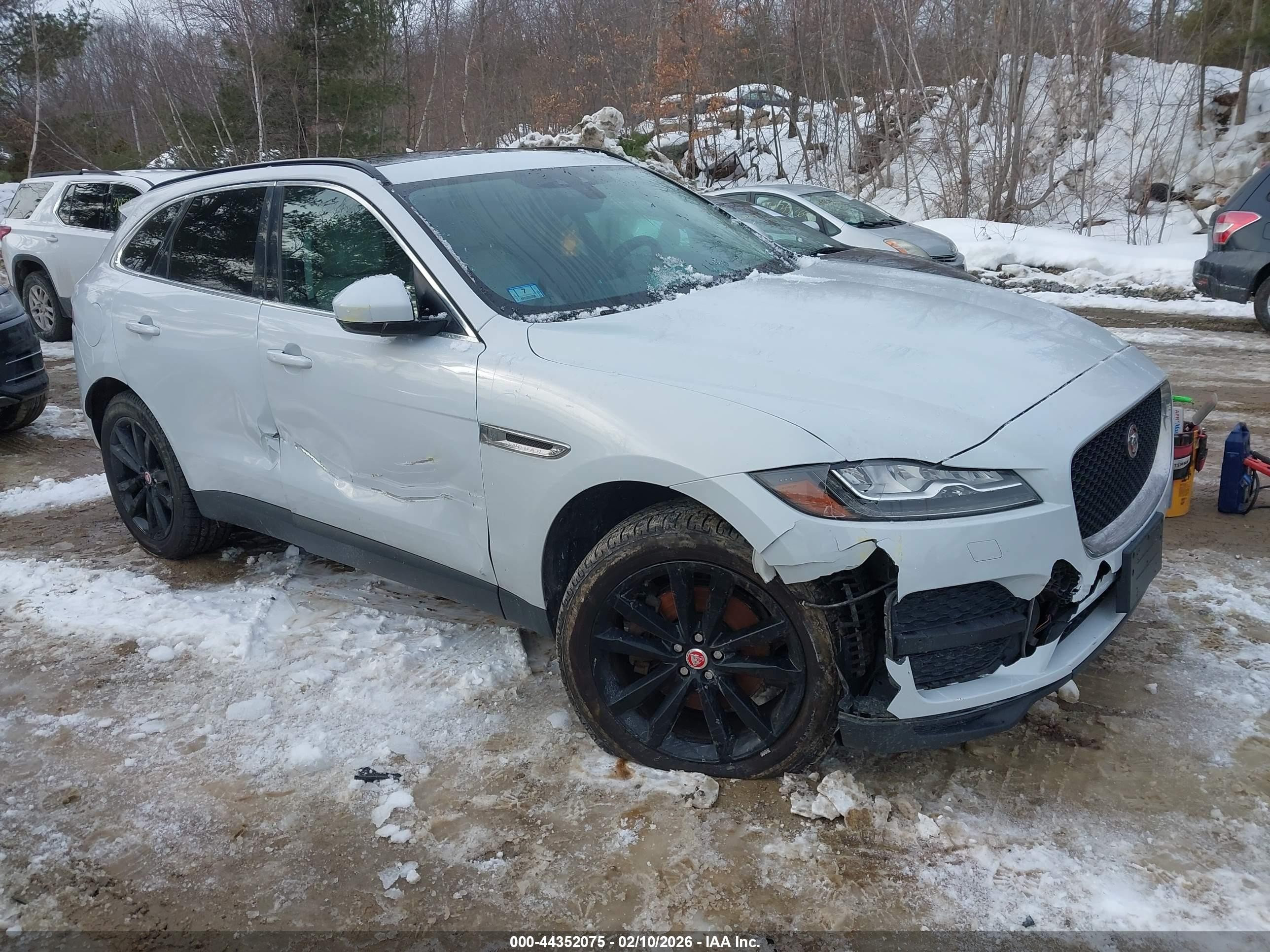 2018 Jaguar F-Pace 35t Prestige, VIN SADCK2EV8JA247225 — Front end
