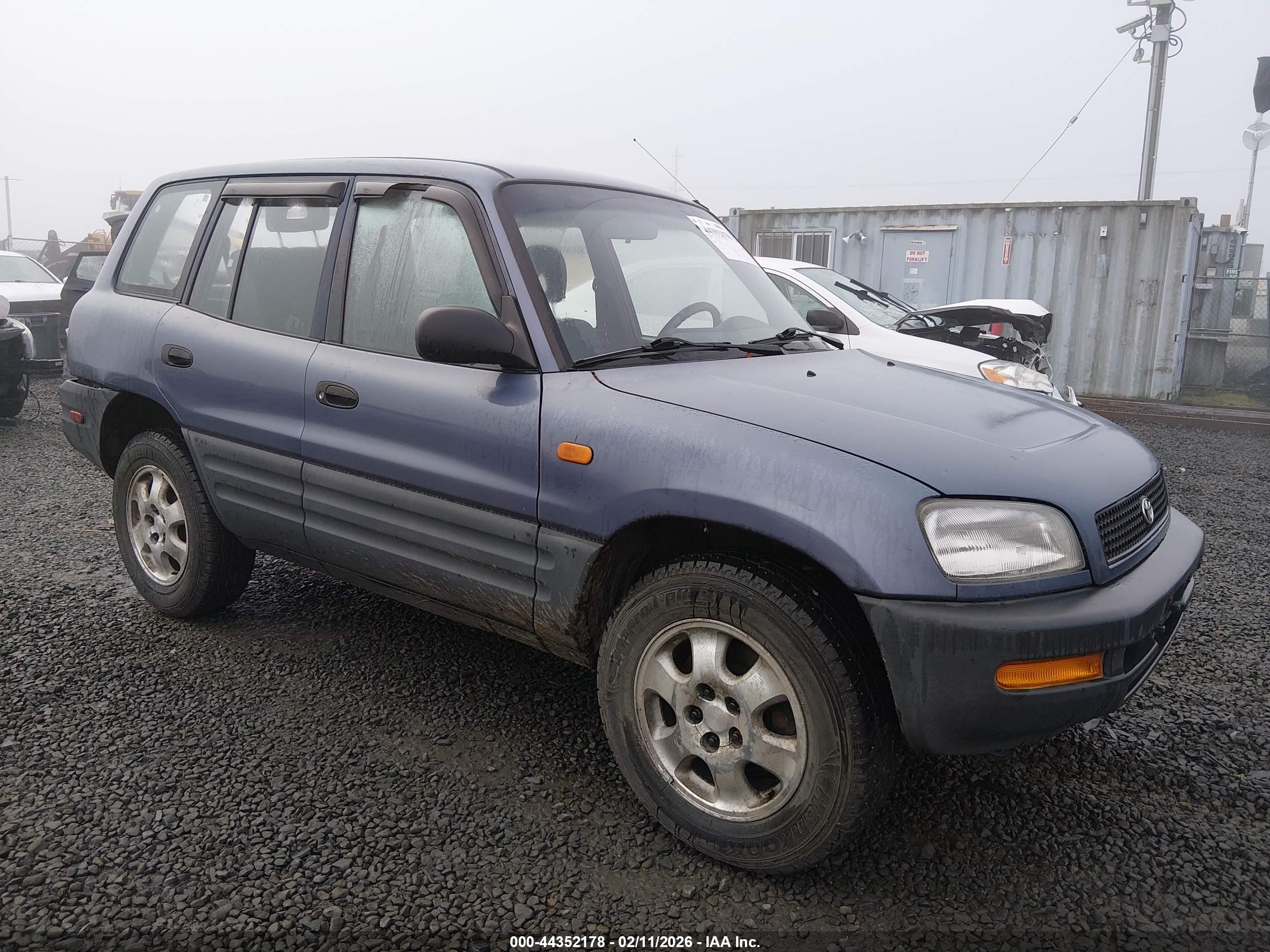1997 Toyota RAV4, VIN JT3GP10V0V0011846 — Rear end