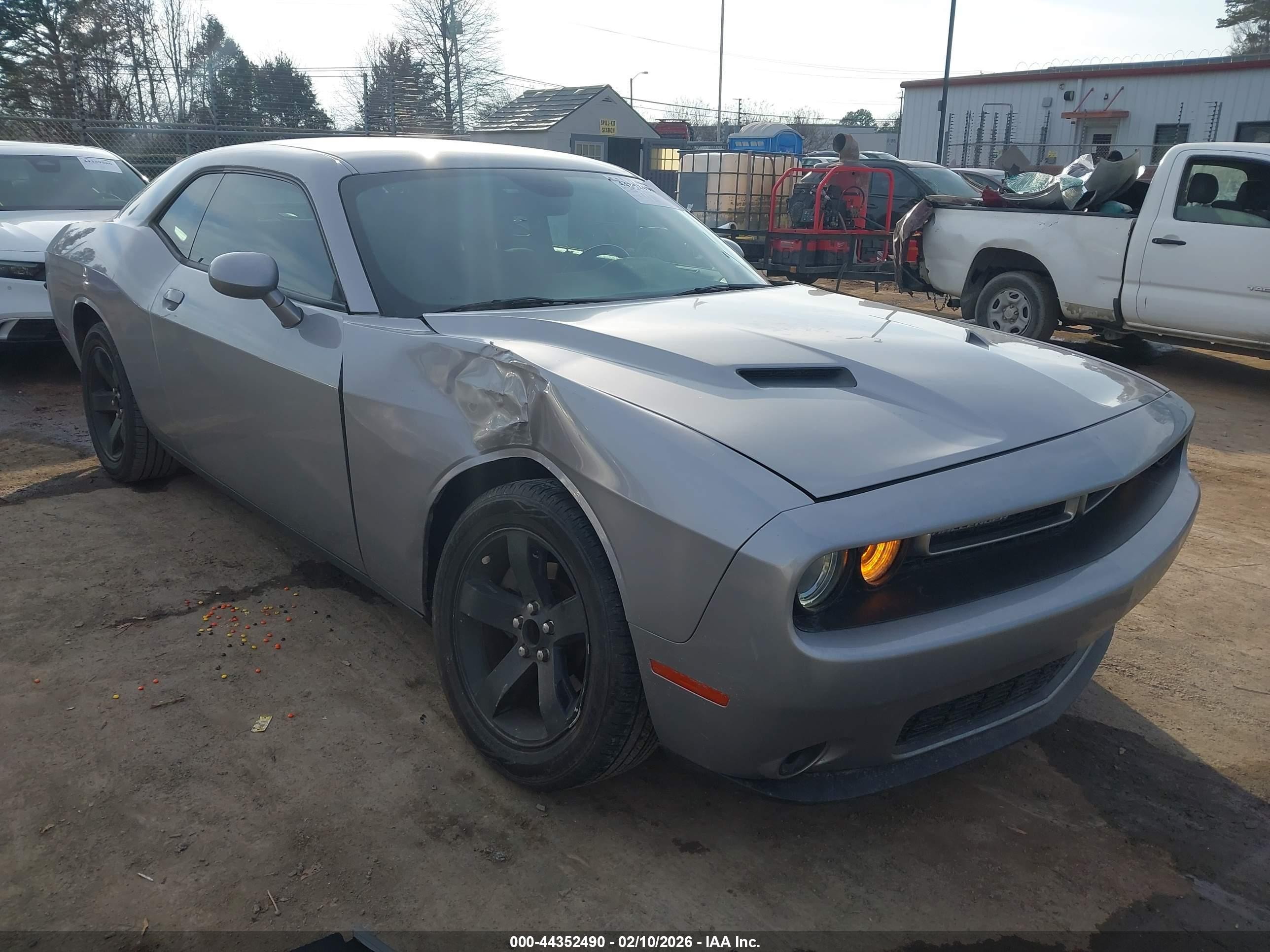 2017 Dodge Challenger SXT, VIN 2C3CDZAG6HH550770 — Front end