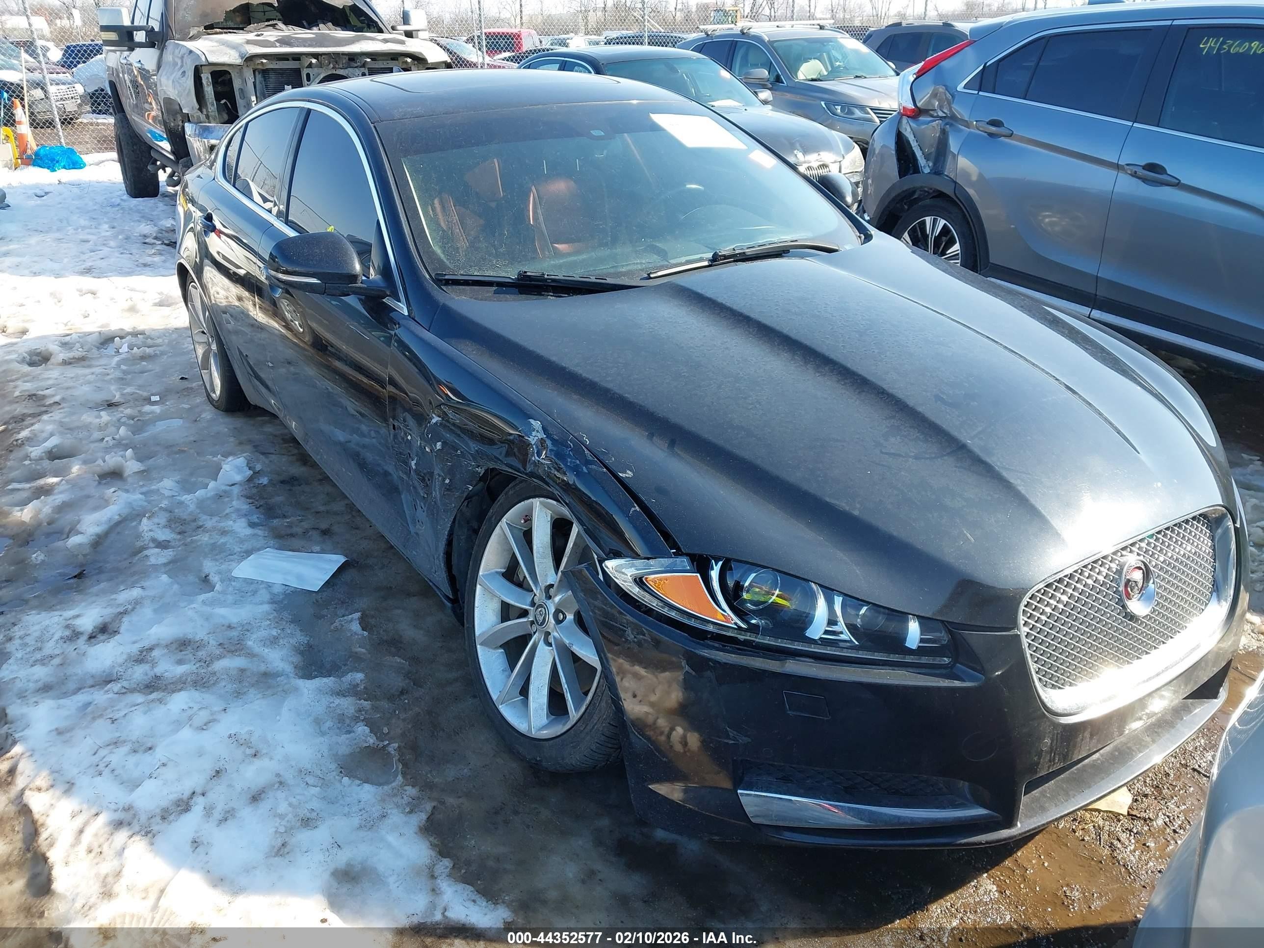 2015 Jaguar XF Portfolio, VIN SAJWJ0FF8F8U64622 — Front end