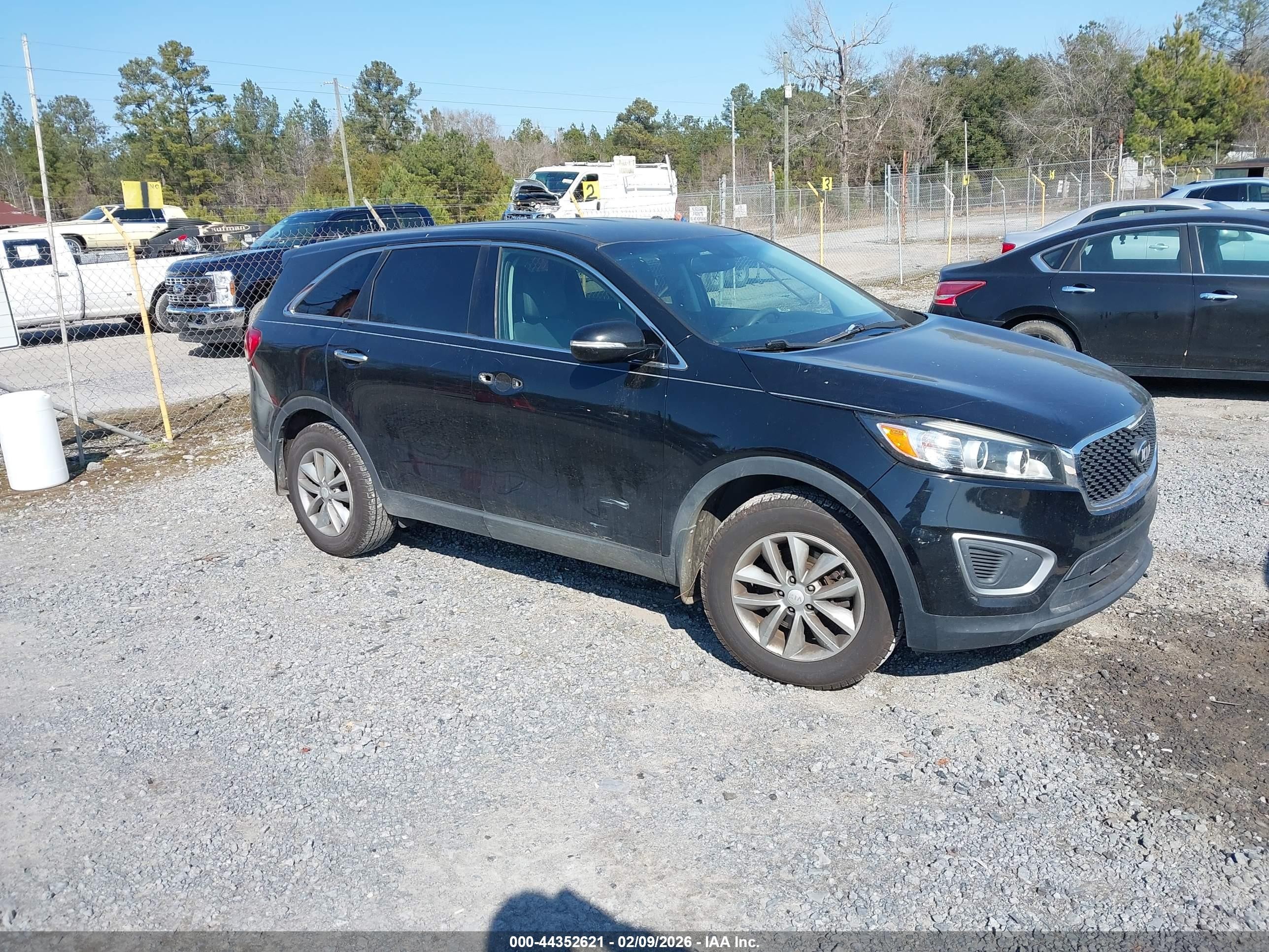 2016 Kia Sorento LX, VIN 5XYPG4A30GG100114 — Rear end