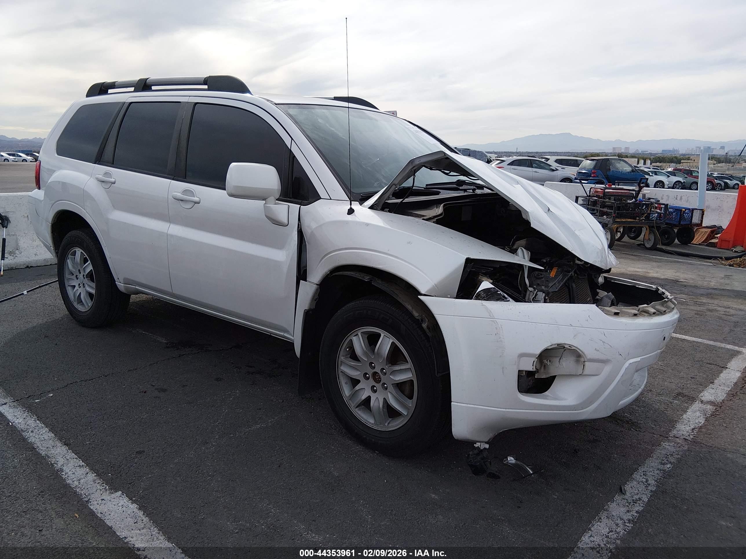 2011 Mitsubishi Endeavor LS, VIN 4A4JM2ASXBE020453 — Front end