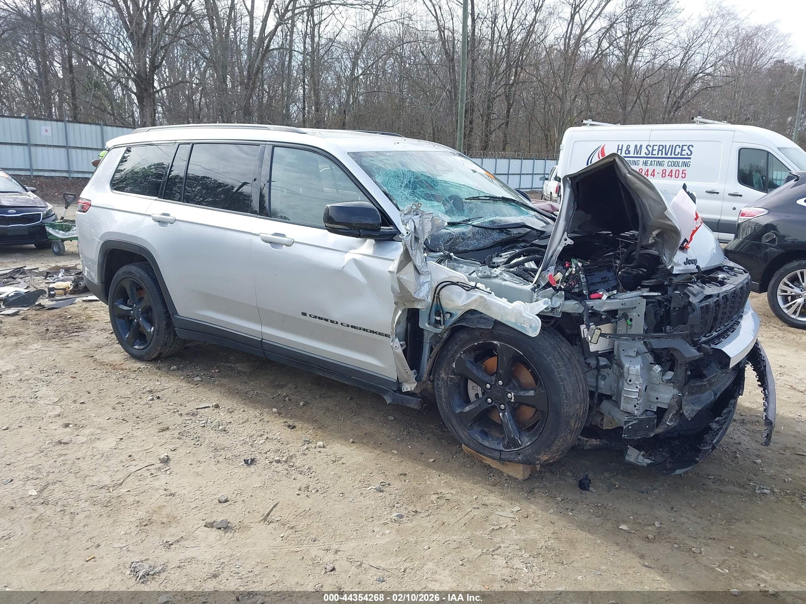2022 Jeep Grand Cherokee Limited, VIN 1C4RJJBG9N8630743 — Front end
