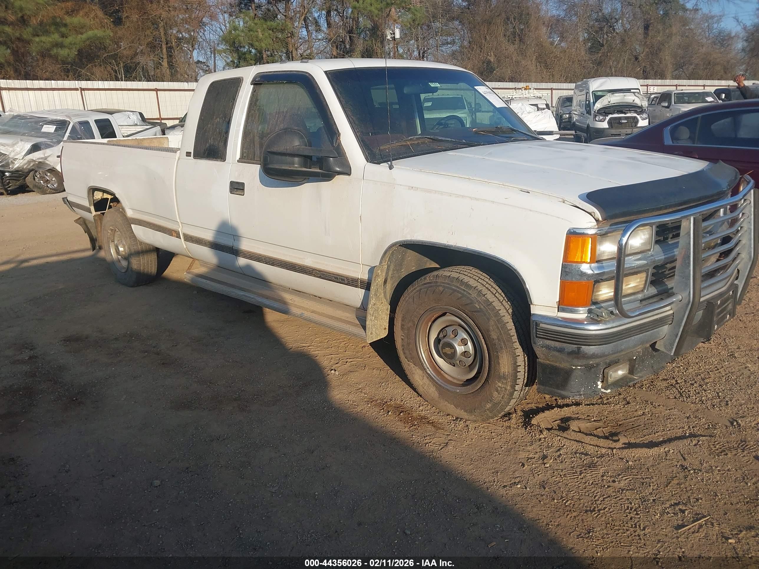 1996 Chevrolet Silverado 2500, VIN 1GCGC29R8TE154532 — Side