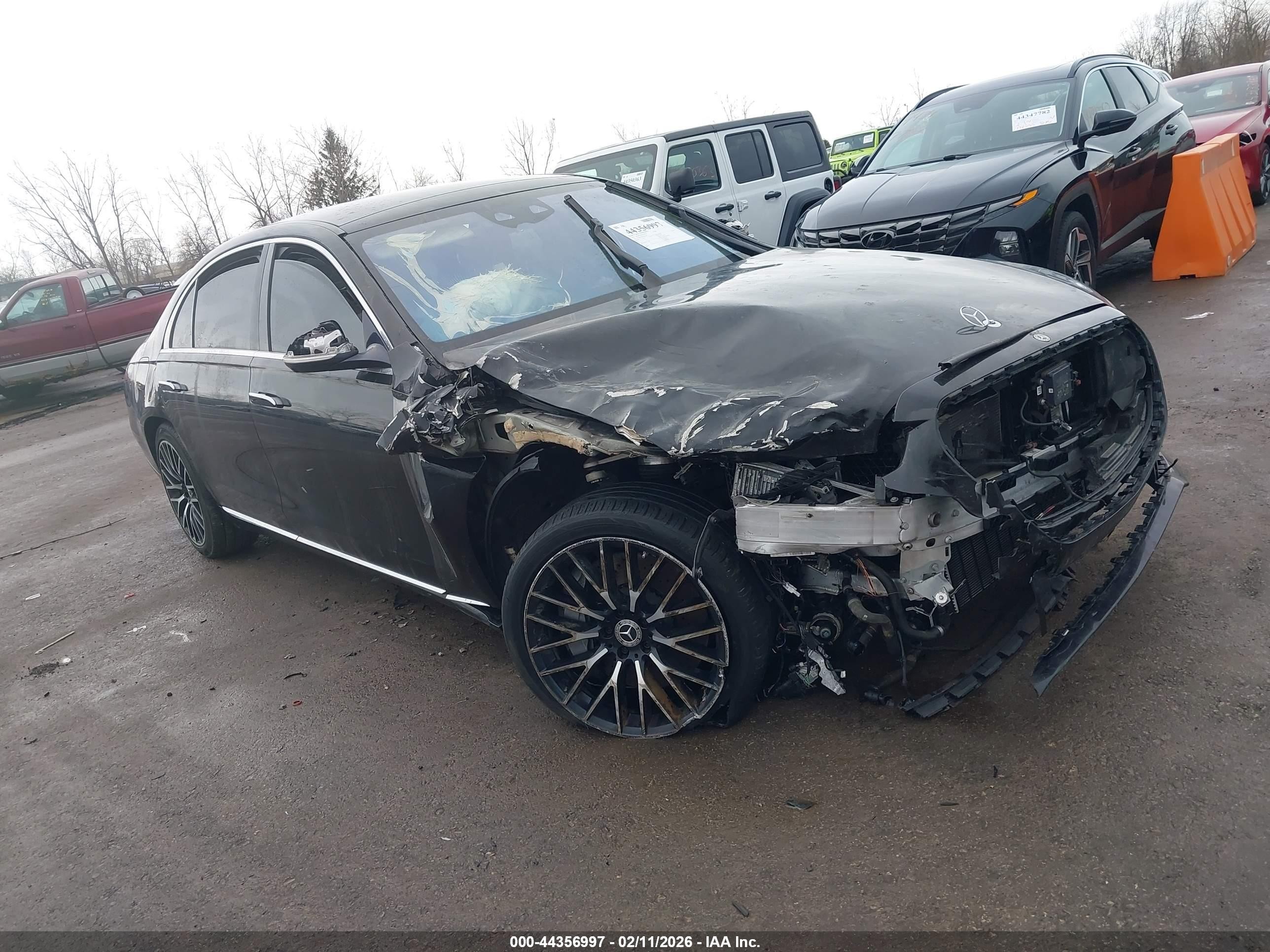 2021 Mercedes-Benz S 580, VIN W1K6G7GB8MA032495 — Front end