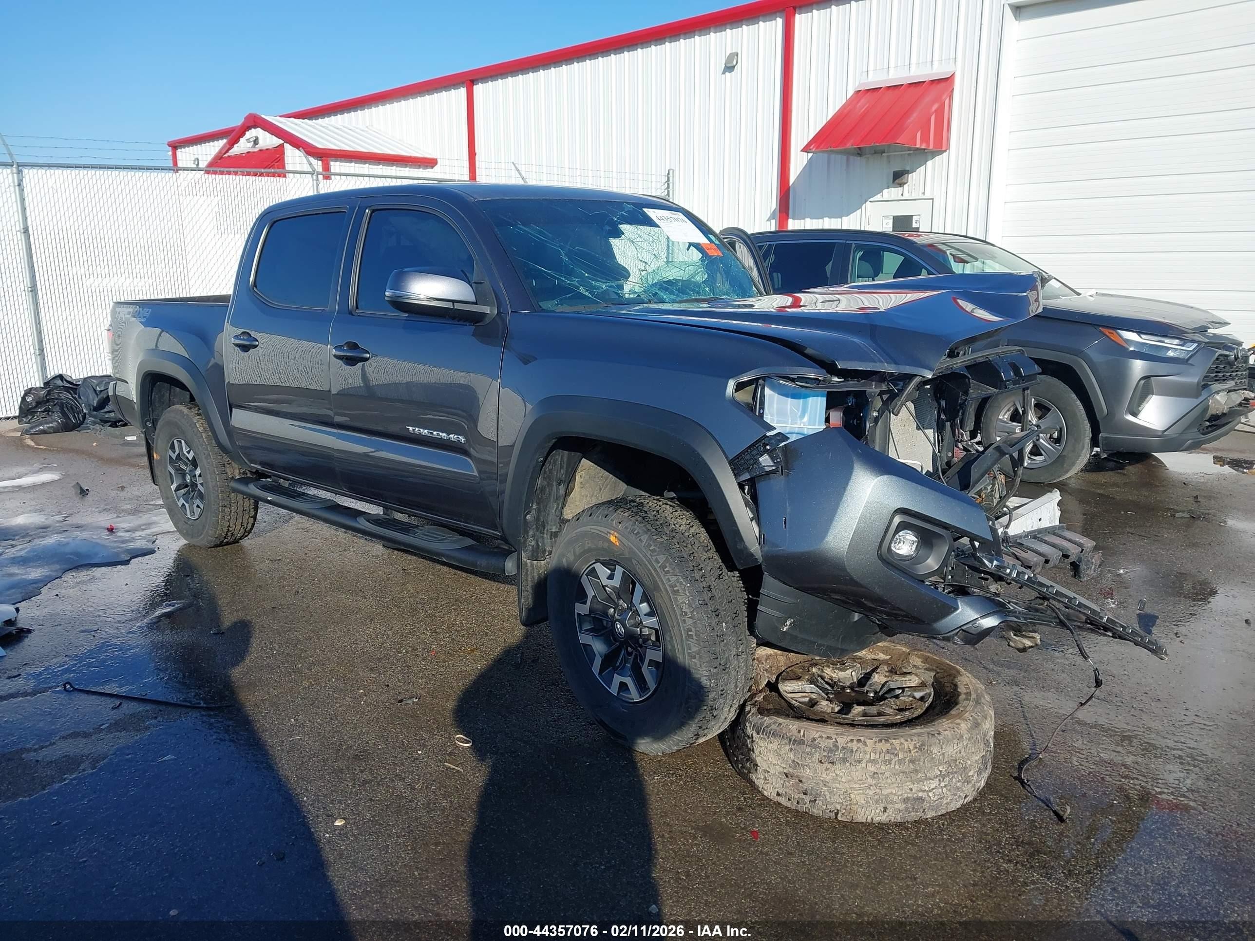 2021 Toyota Tacoma TRD Off Road, VIN 3TMCZ5AN9MM392991 — Front end