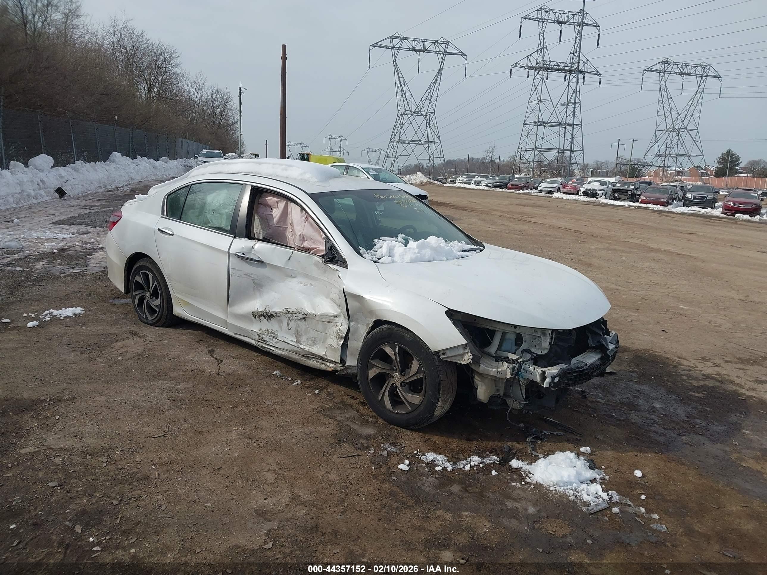 2016 Honda Accord LX, VIN 1HGCR2F30GA031335 — Бок