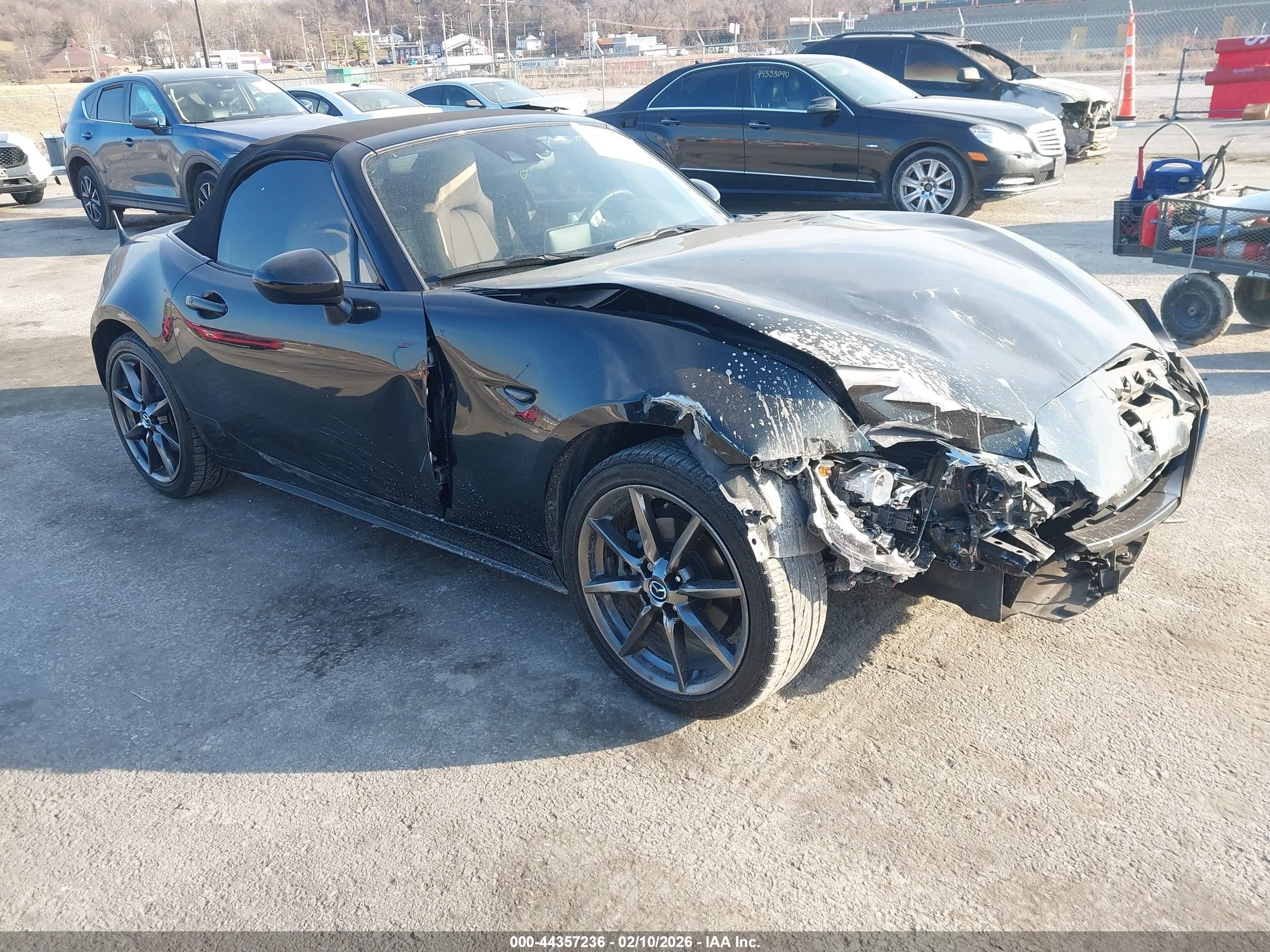 2016 Mazda MX-5 Miata Grand Touring, VIN JM1NDAD74G0108929 — Front end