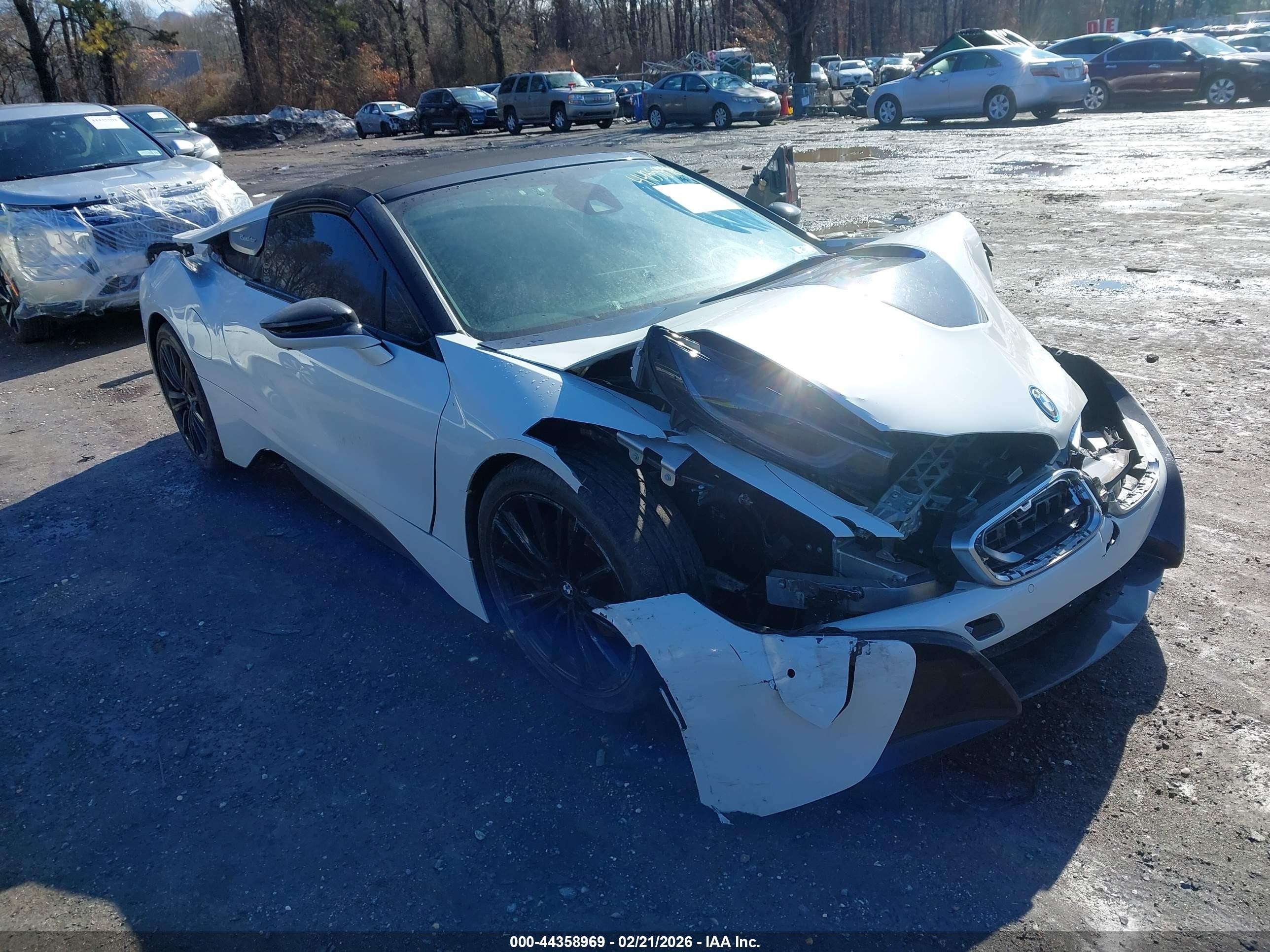 2019 BMW i8, VIN WBY2Z6C55K7E05775 — Front end