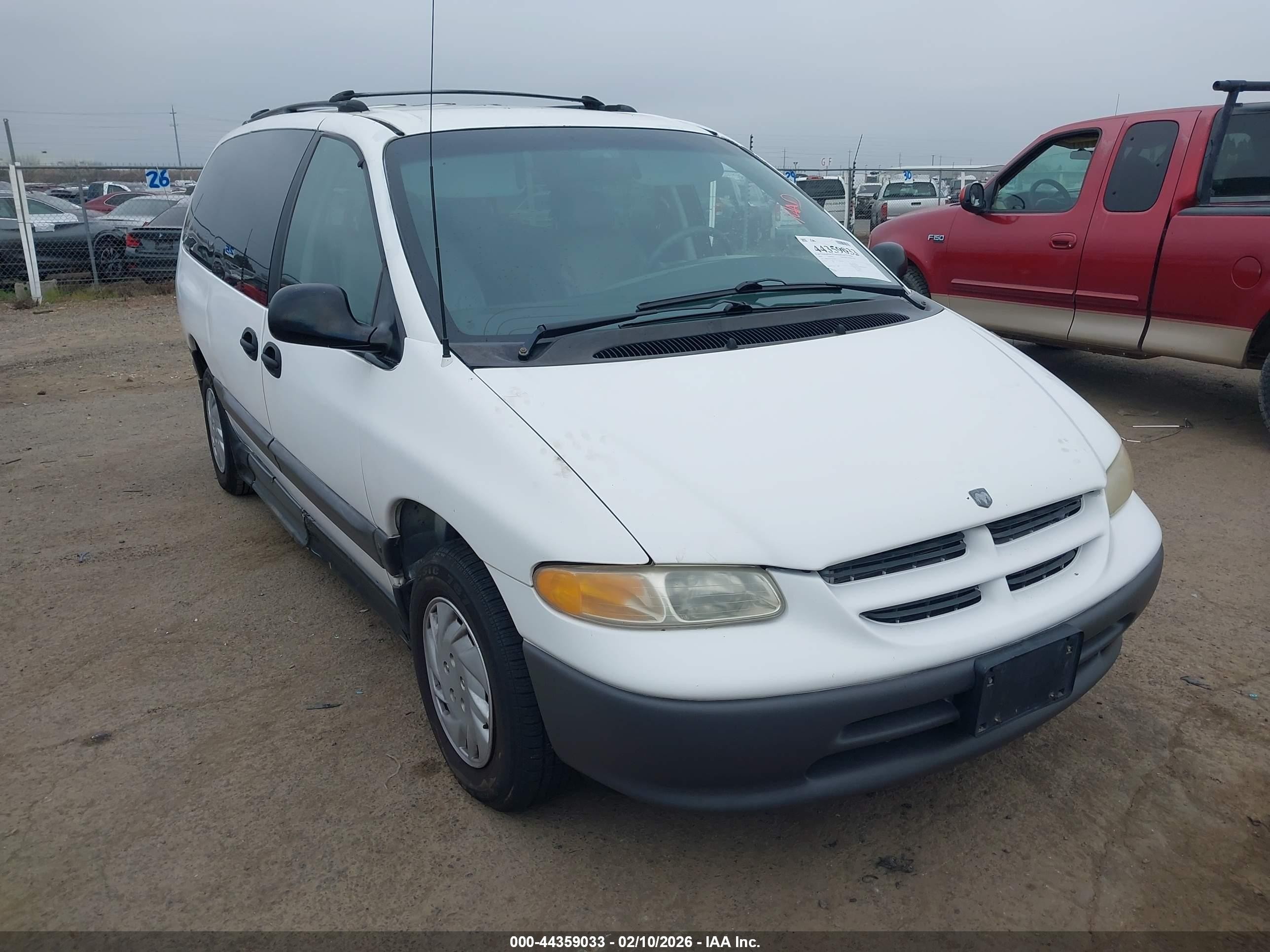 1996 Dodge Caravan SE, VIN 1B4GP44R9TB148227 — Side