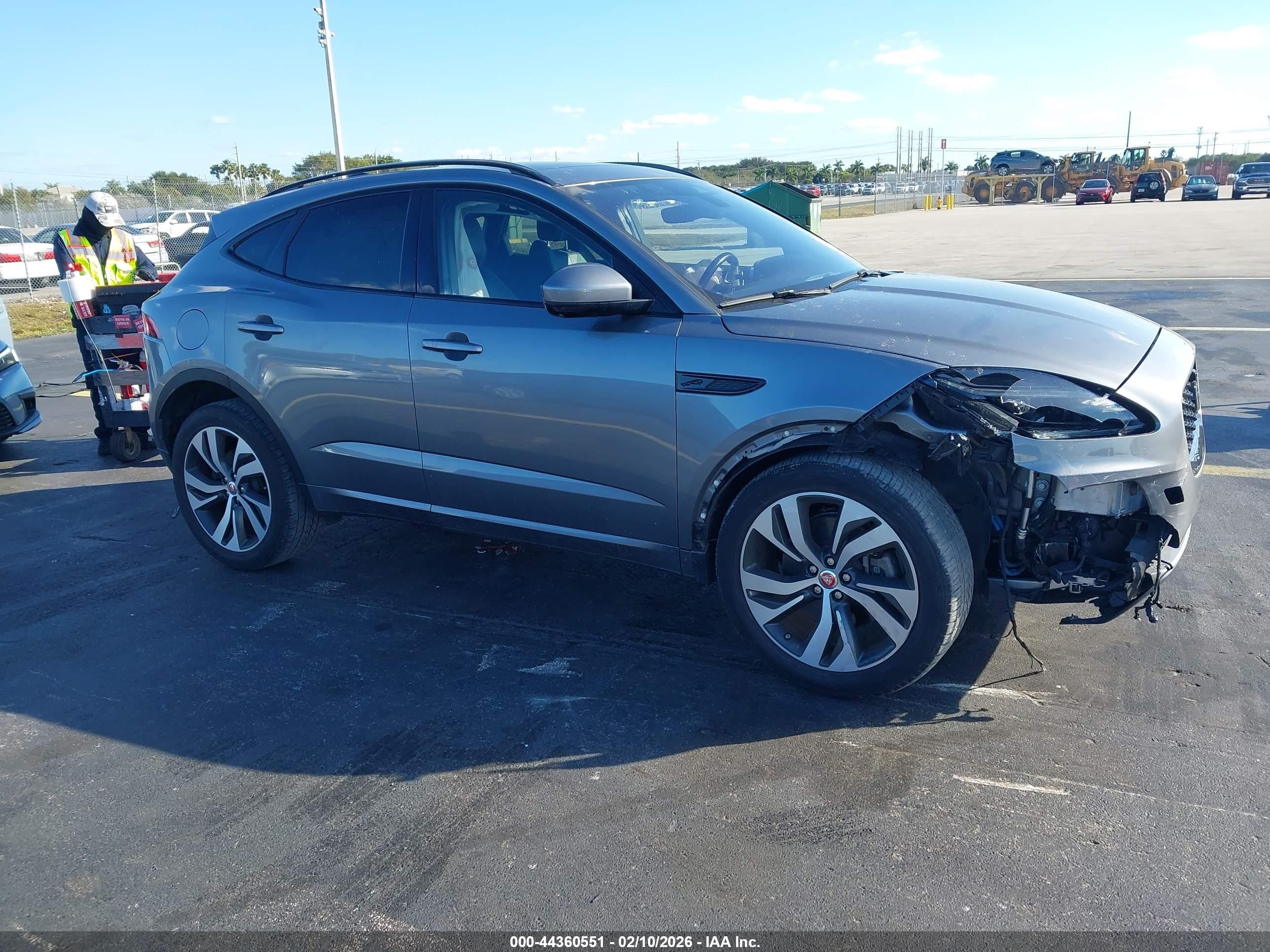 2021 Jaguar E-Pace 300 Sport, VIN SADF12GX7M1016626 — Перед