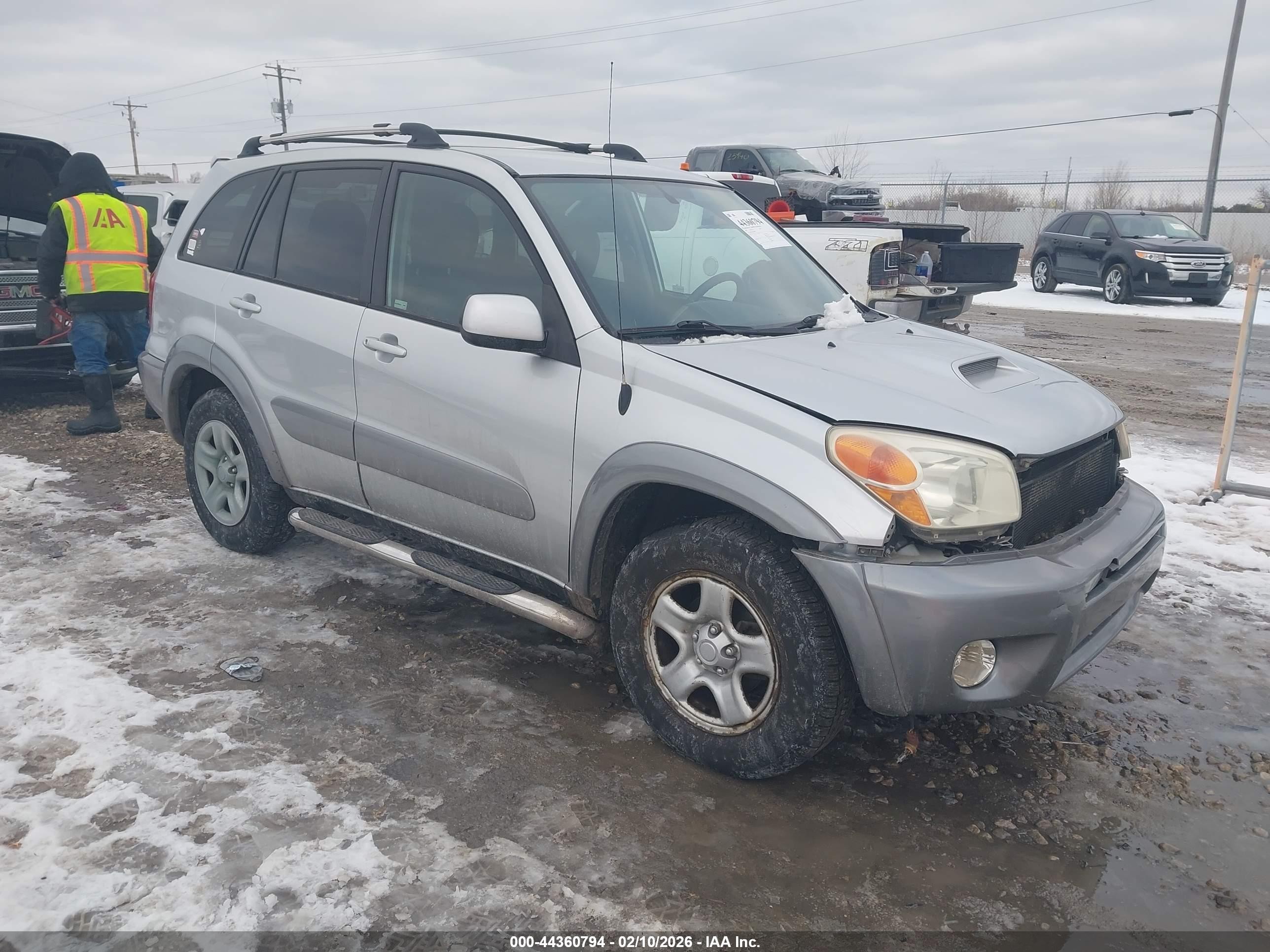 2005 Toyota RAV4, VIN JTEGD20V850070990 — Front end