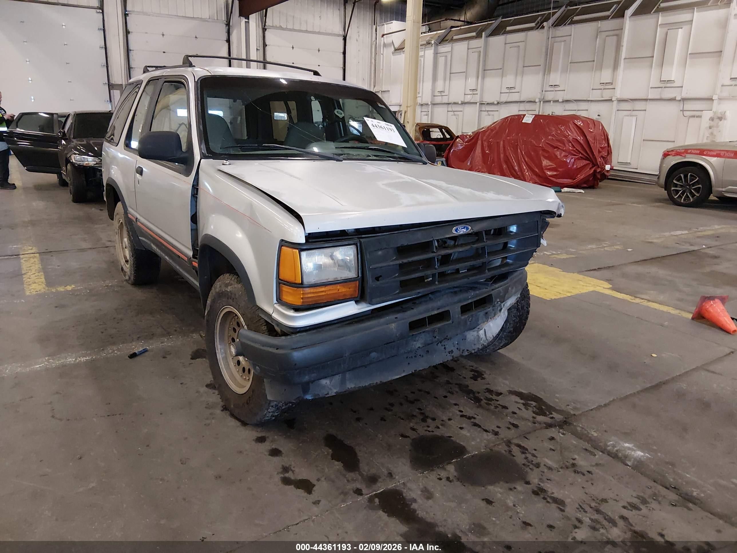 1991 Ford Explorer Eddie Bauer, VIN 1FMCU24X5MUC82070 — Front end