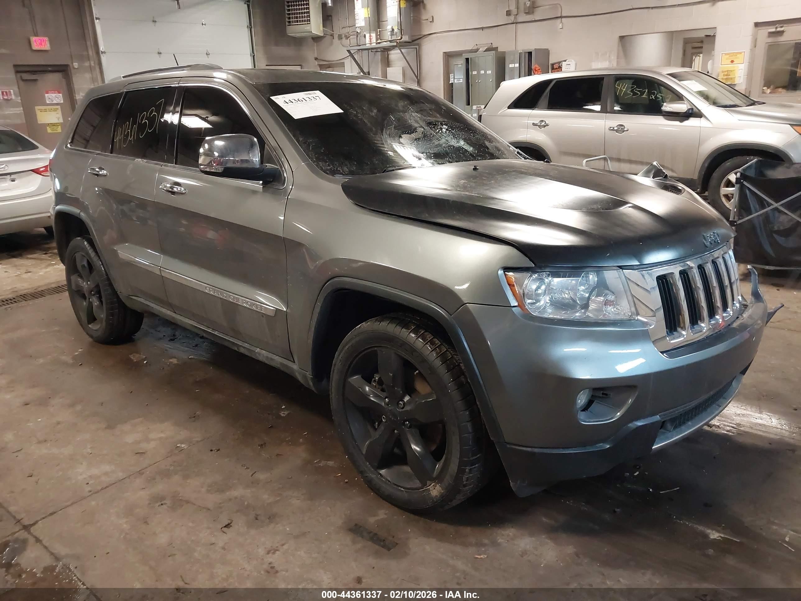 2011 Jeep Grand Cherokee Limited, VIN 1J4RR5GT1BC665222 — Front end
