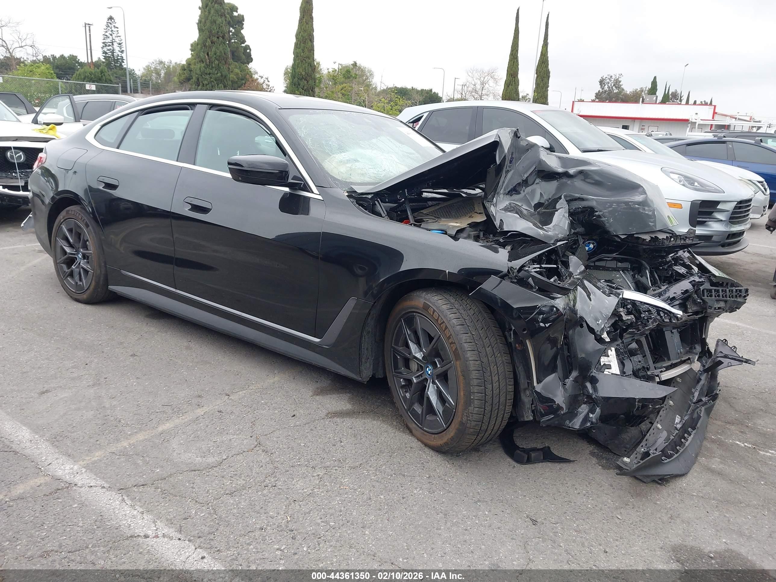2024 BMW i4 eDrive35, VIN WBY43AW04RFS63784 — Перед