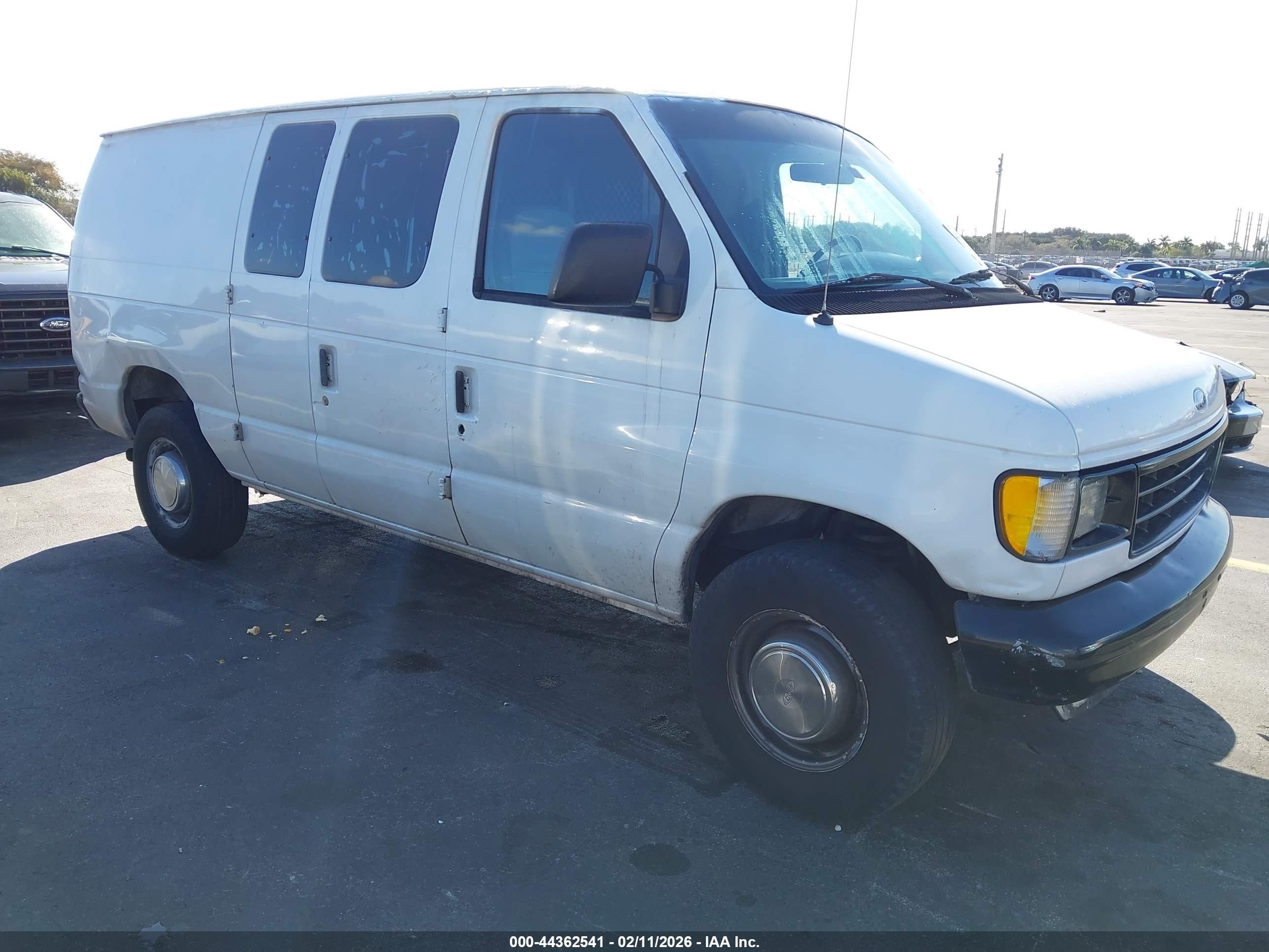 1996 Ford Econoline Cargo, VIN 1FTHE24H5THA75640 — Rear end