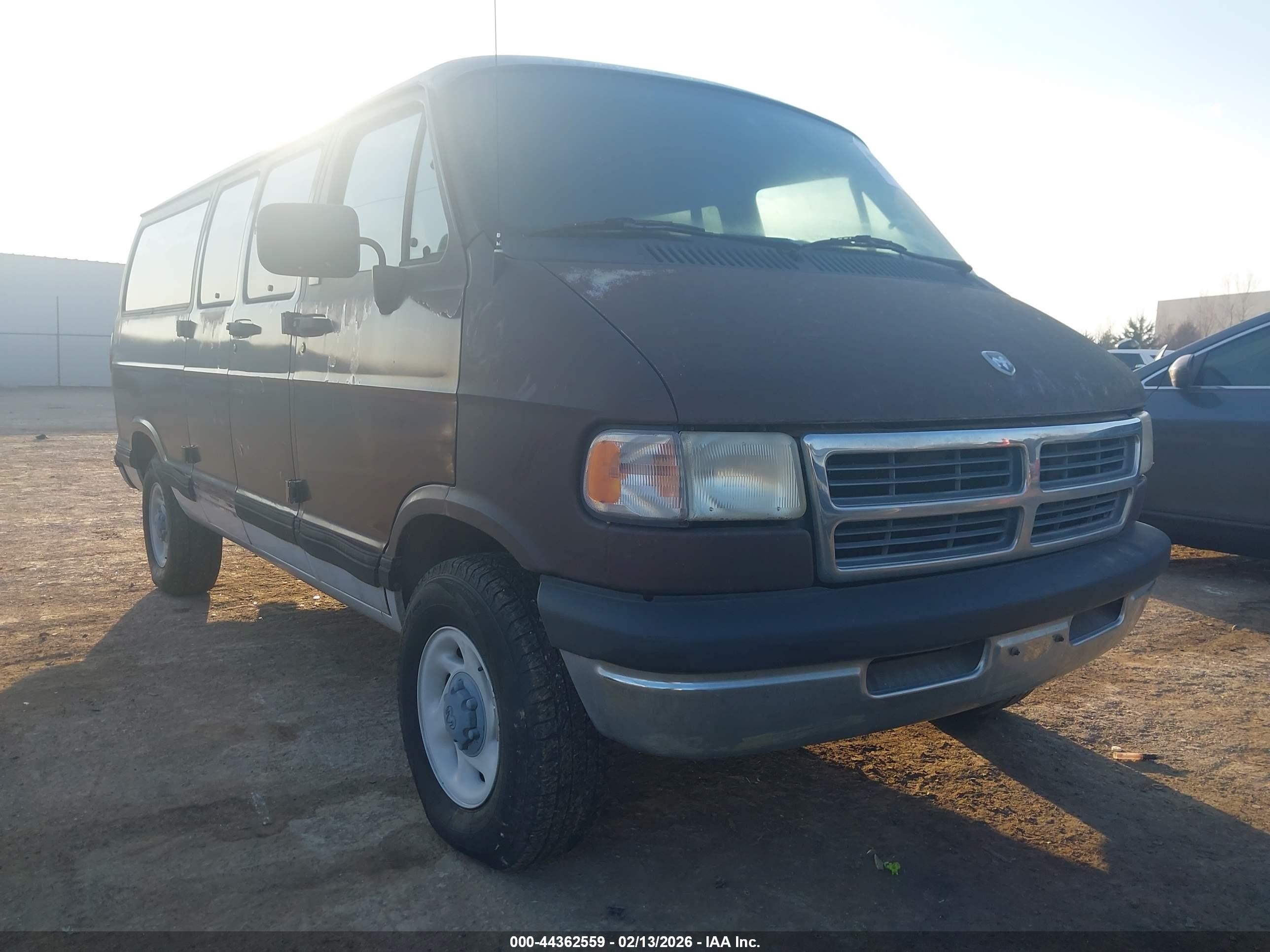 1996 Dodge Passenger, VIN 2B4HB25Y9TK114831 — Бок