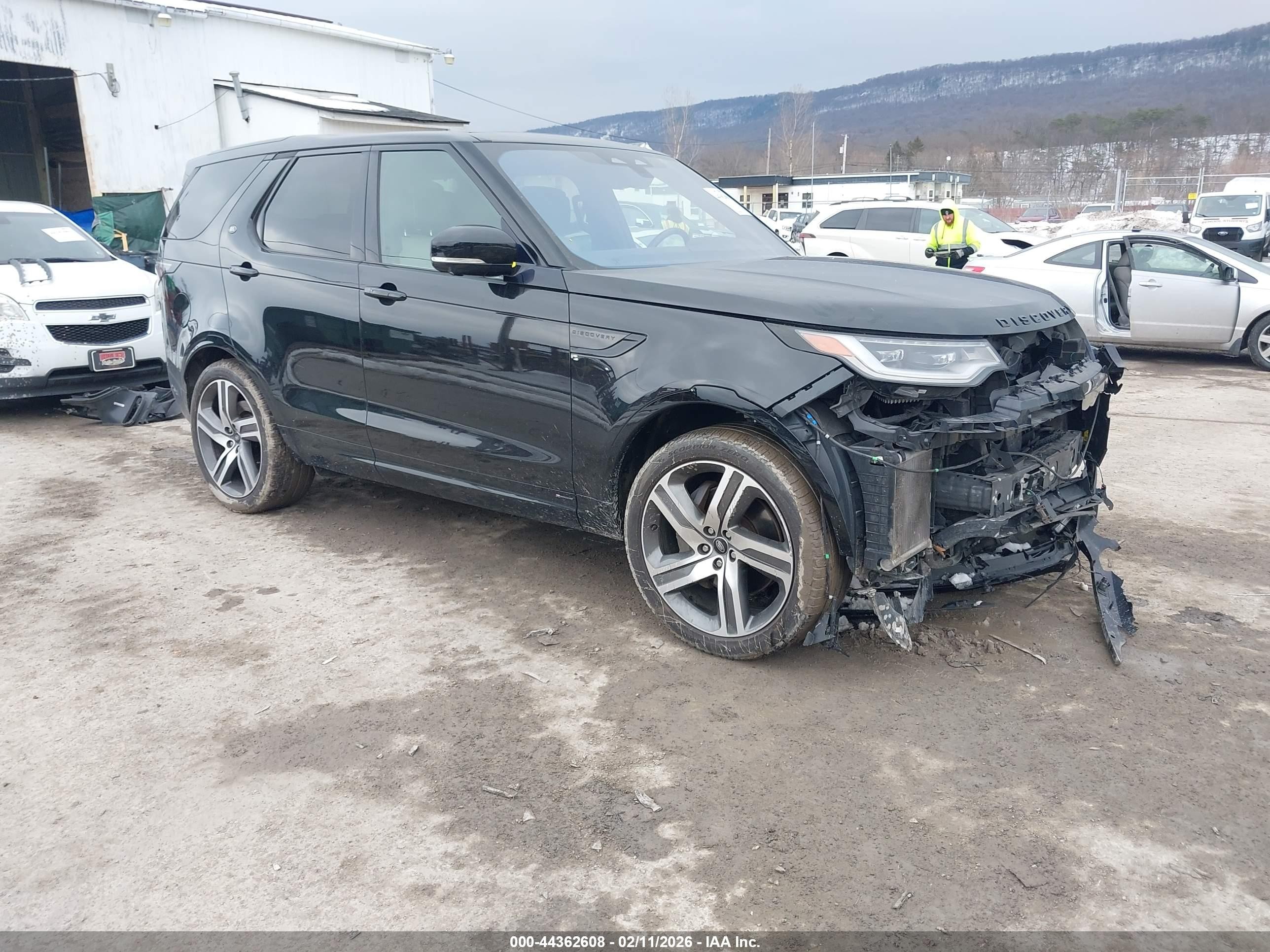 2021 Land Rover Discovery, VIN SALRM4RU5M2454143 — Front end