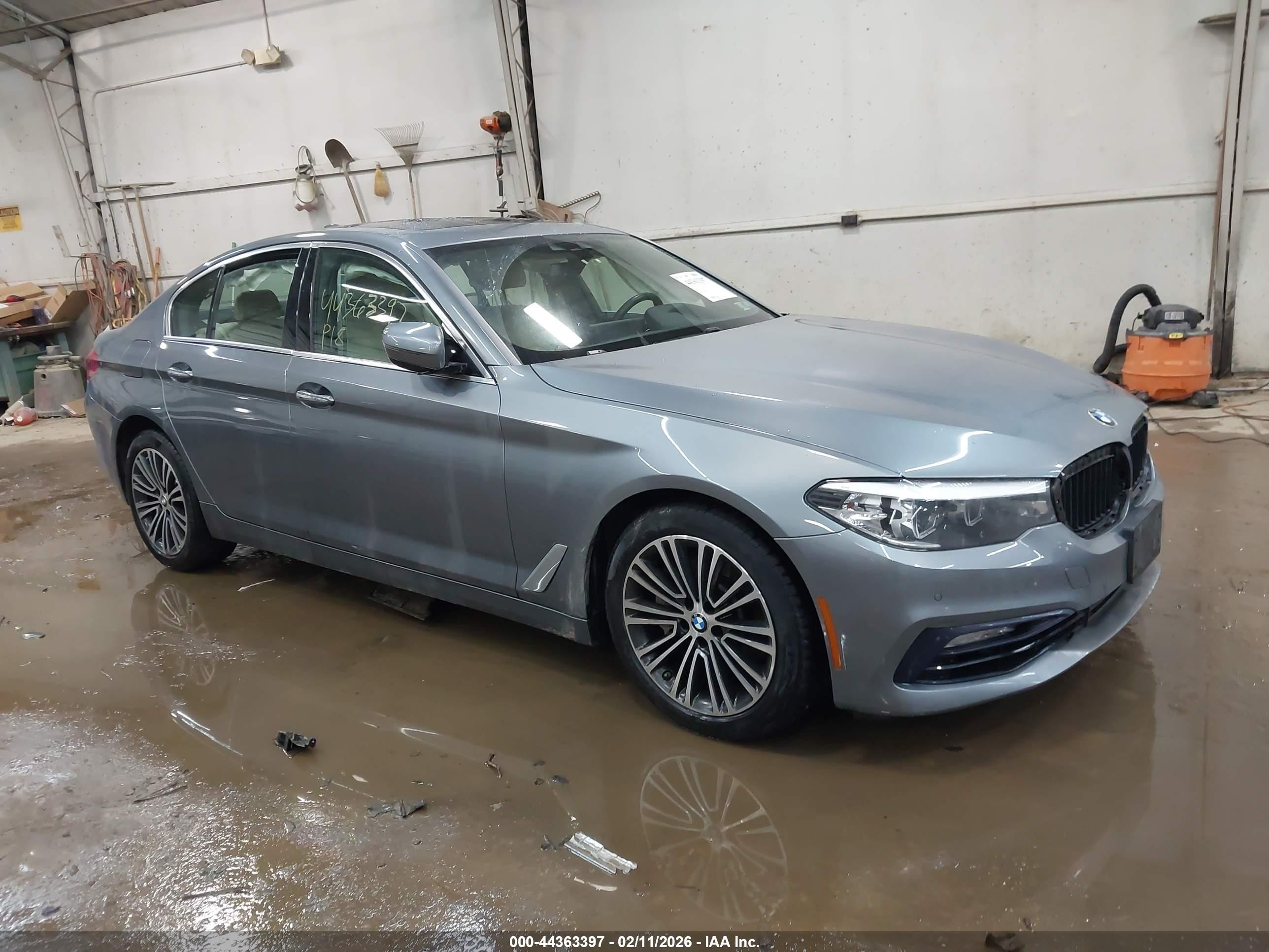 2018 BMW 5 Series 540i xDrive, VIN WBAJE7C54JWC55030 — Front end