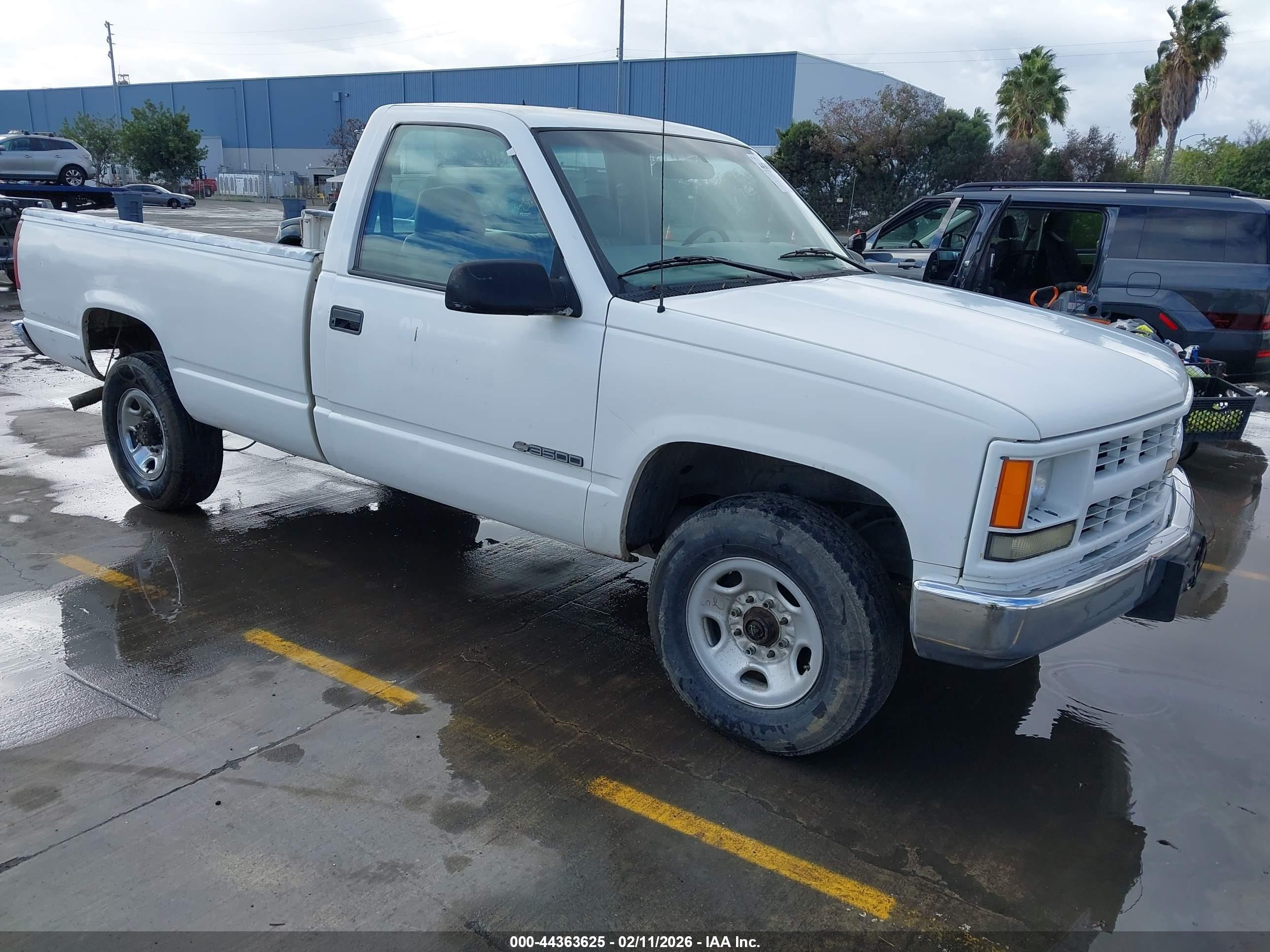 2000 Chevrolet Silverado 3500, VIN 1GCGC34RXYR207034 — Vandalism
