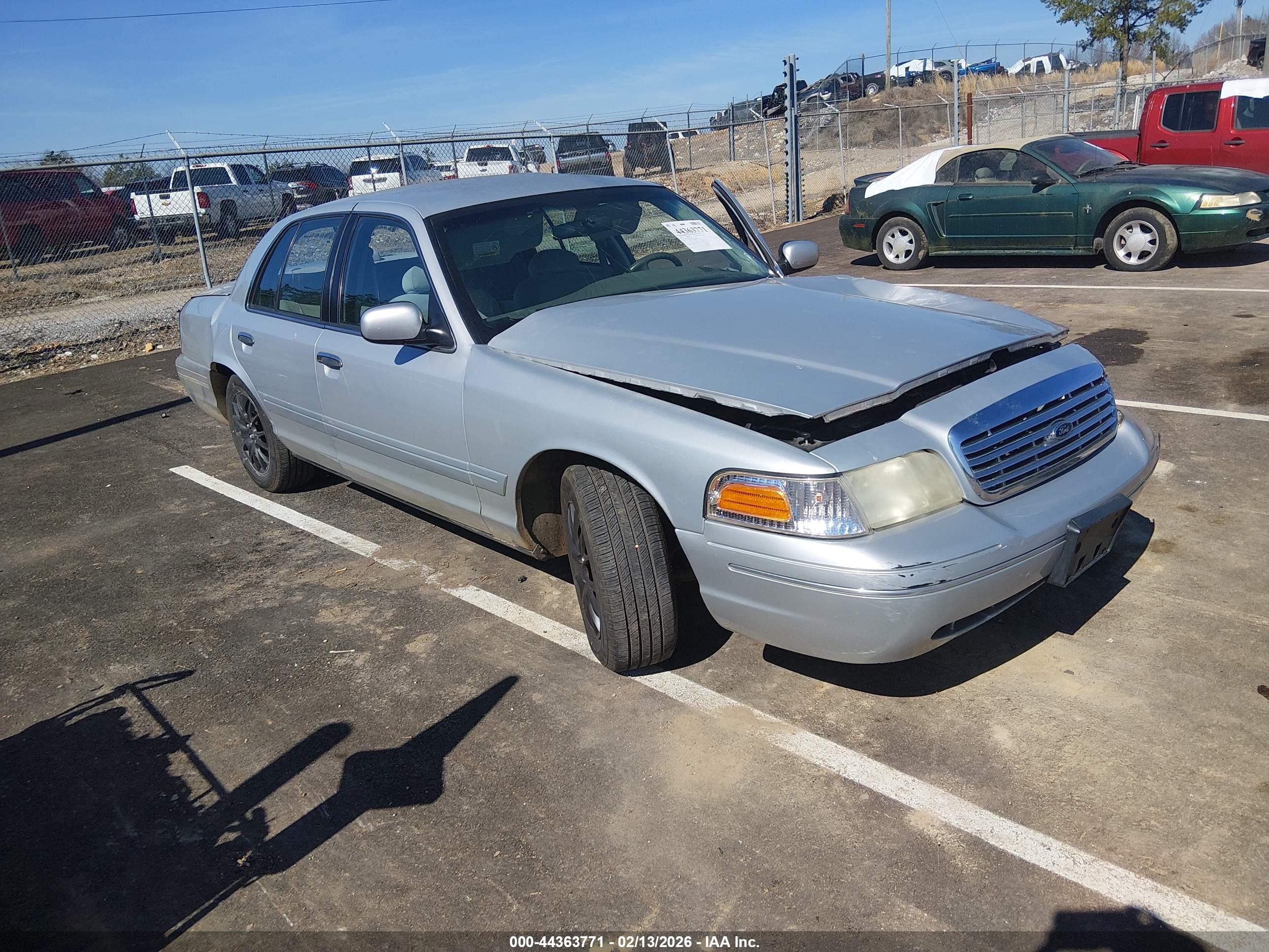 2002 Ford Crown Victoria Standard, VIN 2FAFP73W72X150230 — All over
