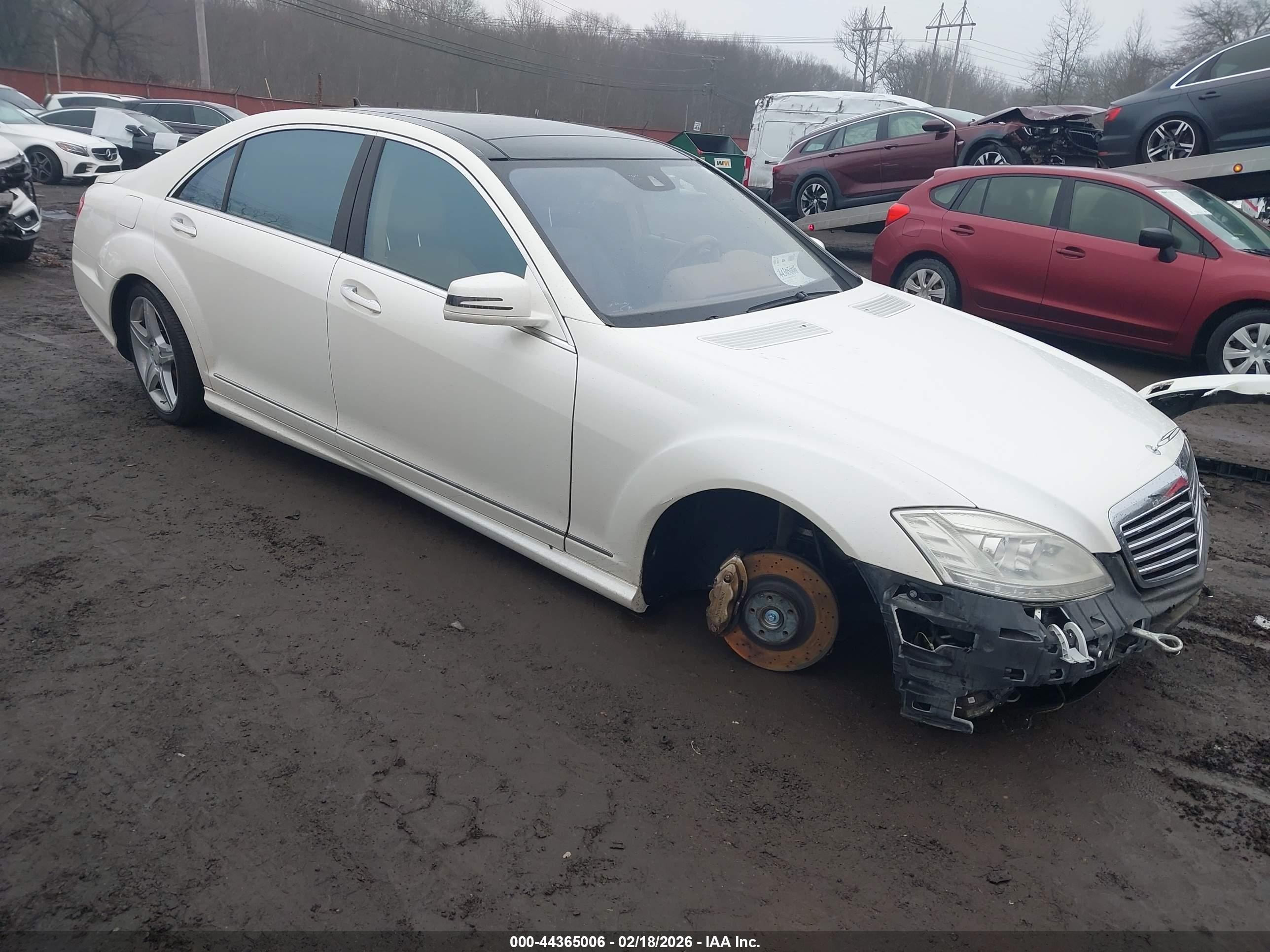 2010 Mercedes-Benz S 550, VIN WDDNG8GB0AA333212 — Front end