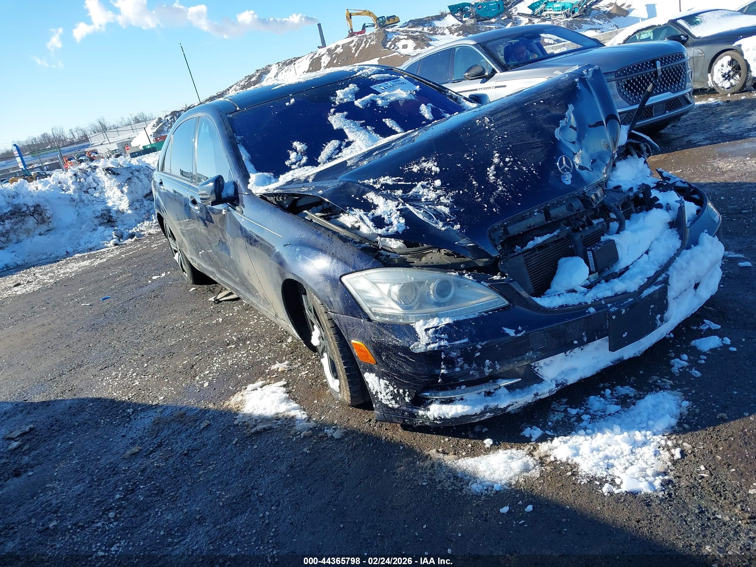 2010 Mercedes-Benz S 550, VIN WDDNG8GB4AA338865 — Front end