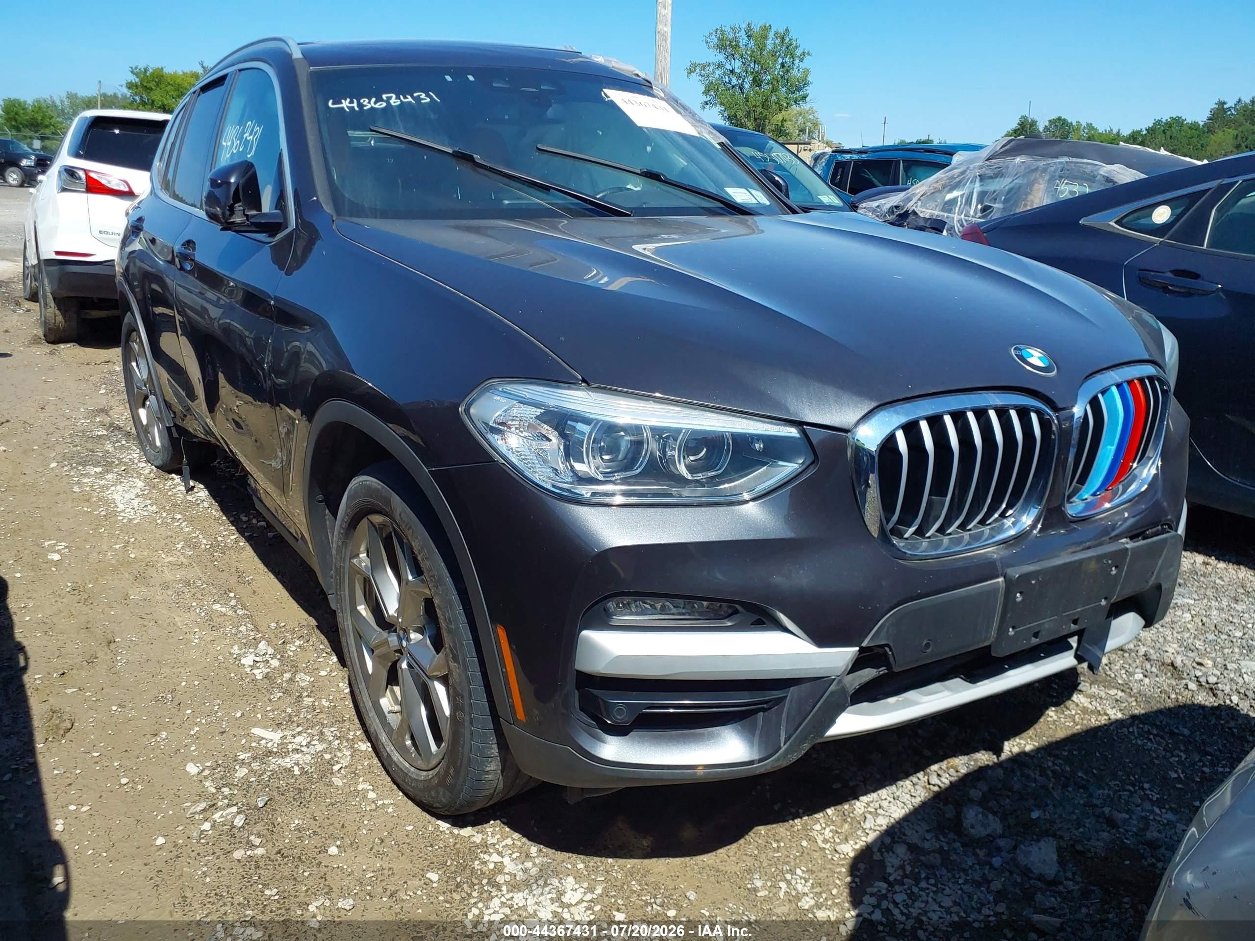 2021 BMW X3 xDrive30e, VIN 5UXTS1C05M9E03807 — Side