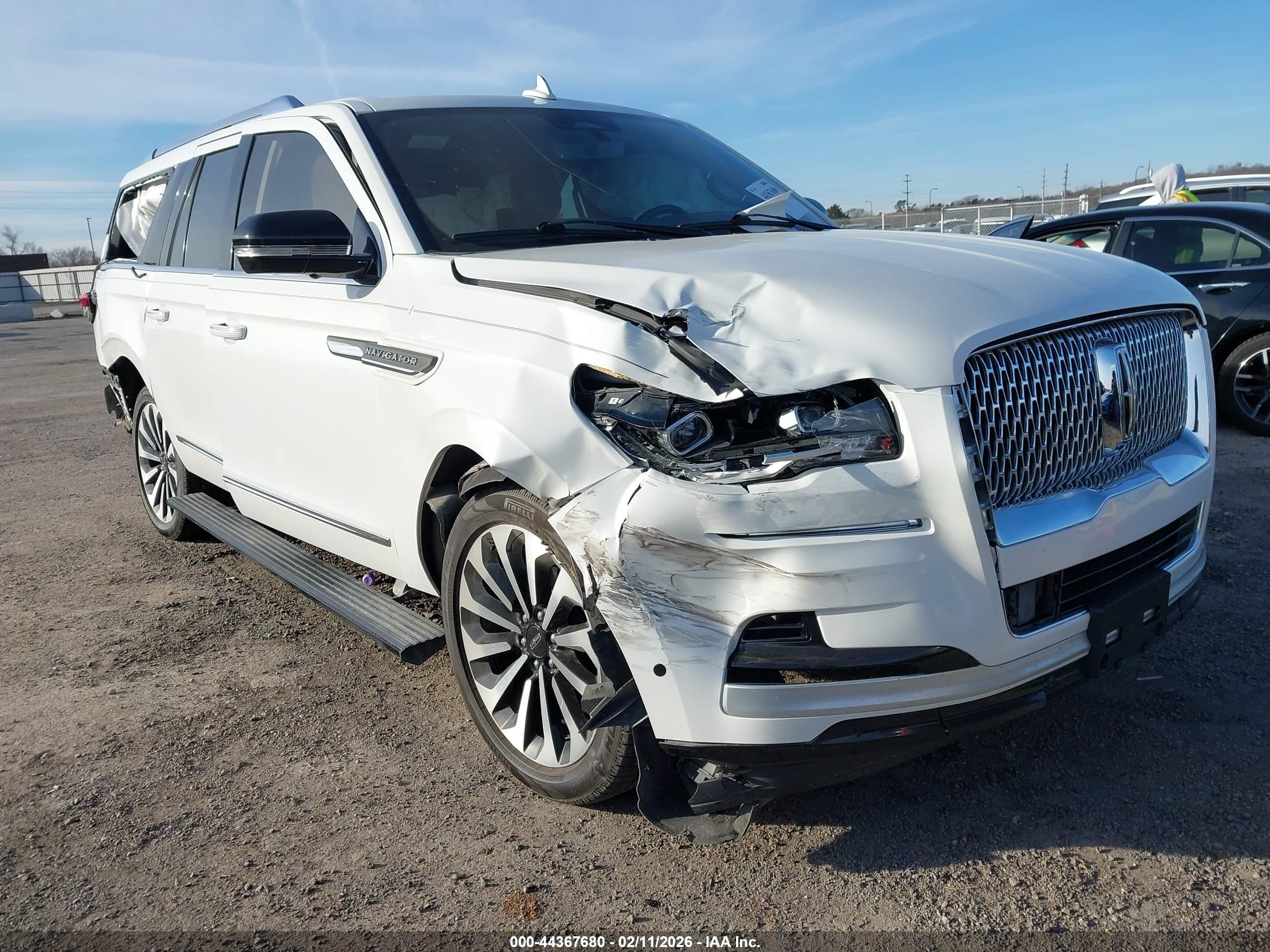 2022 Lincoln Navigator Reserve, VIN 5LMJJ3LTXNEL17960 — Rear end