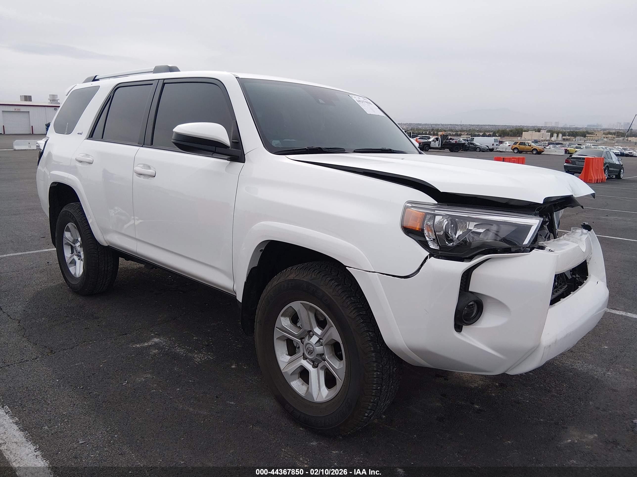 2024 Toyota 4Runner SR5, VIN JTEMU5JR5R6291889 — Front end