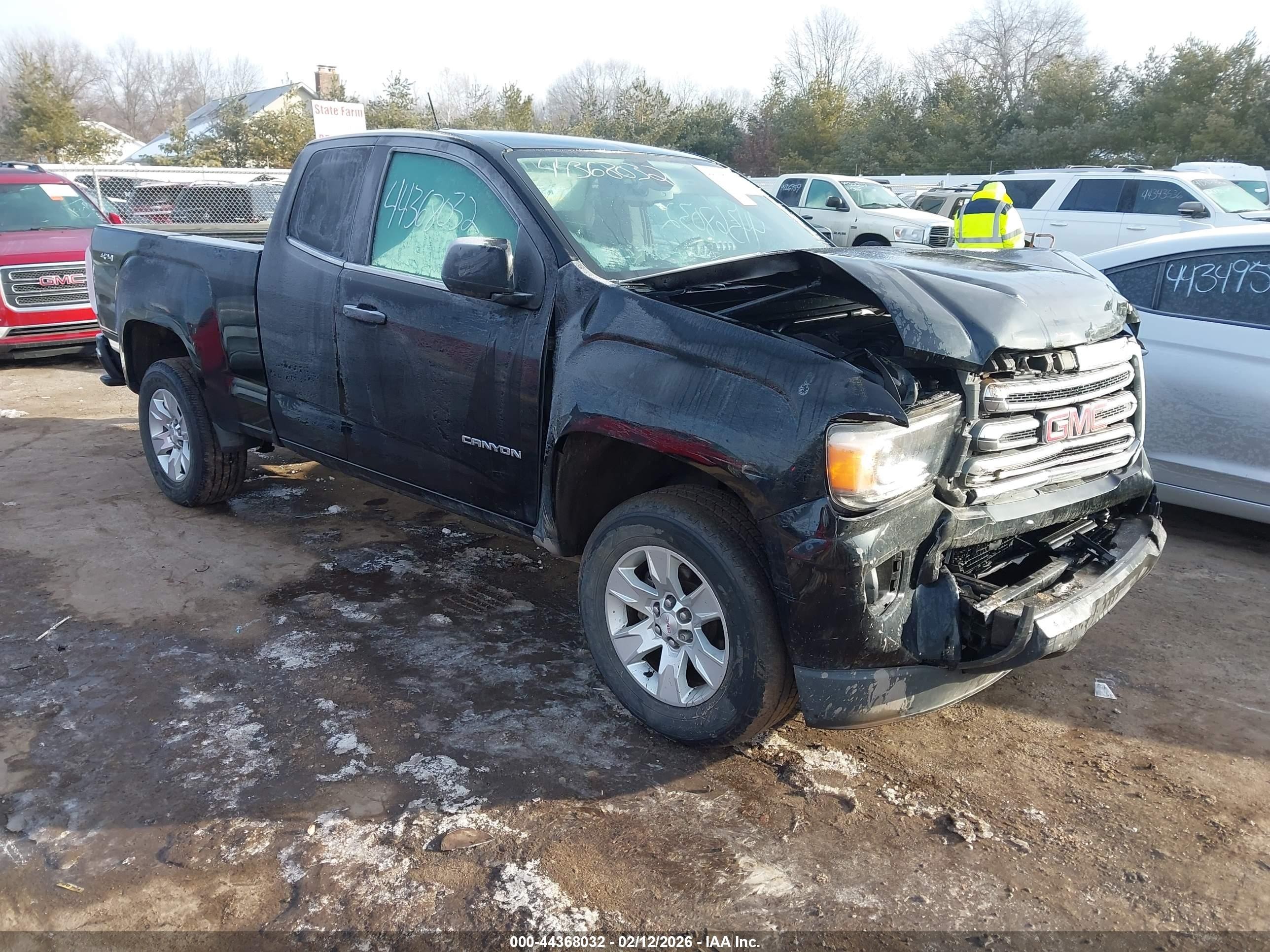 2015 GMC Canyon 4WD SLE, VIN 1GTH6BE34F1260887 — Front end