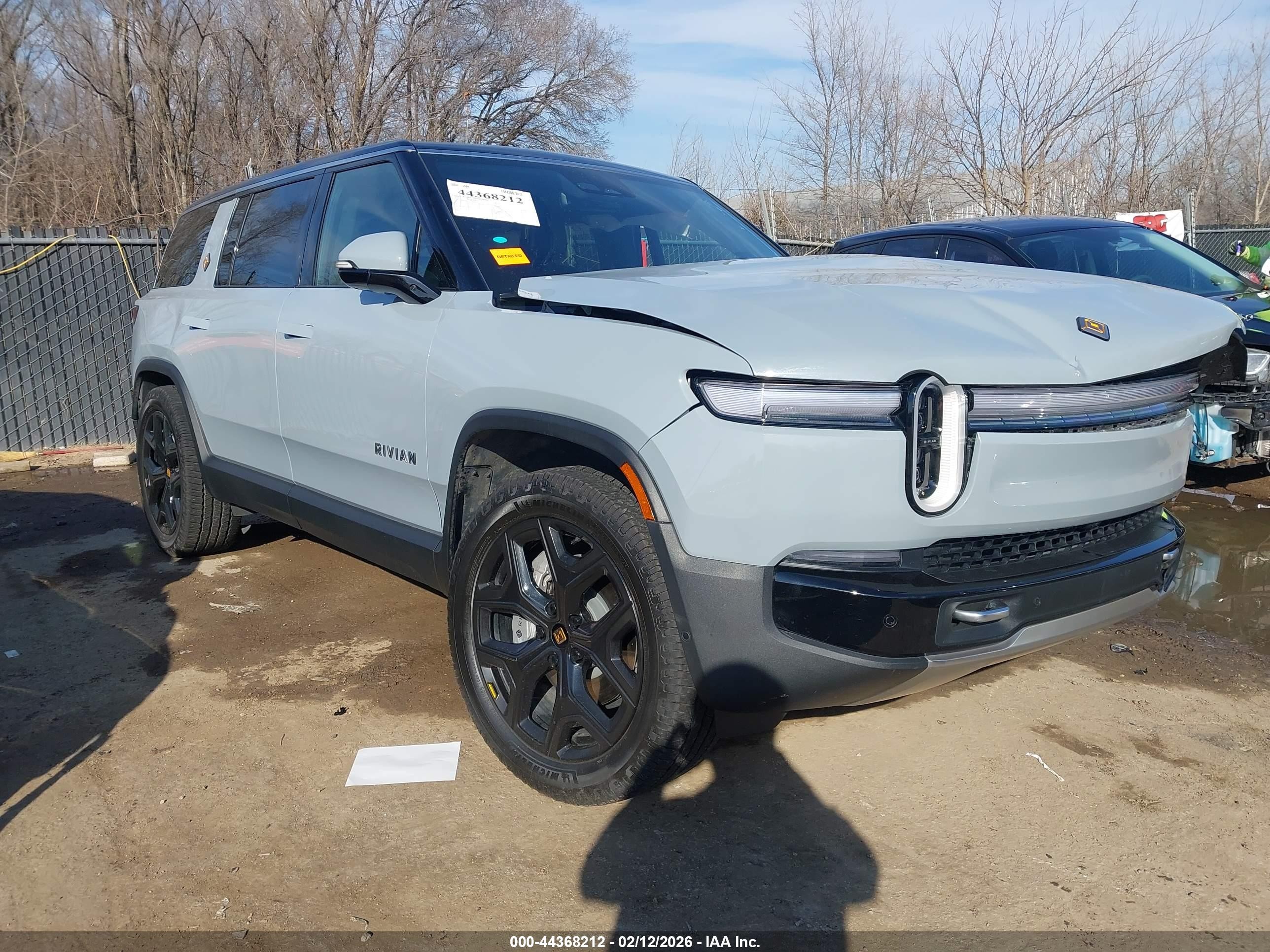 2025 Rivian R1S Adventure, VIN 7PDSGBBA9SN054322 — Side