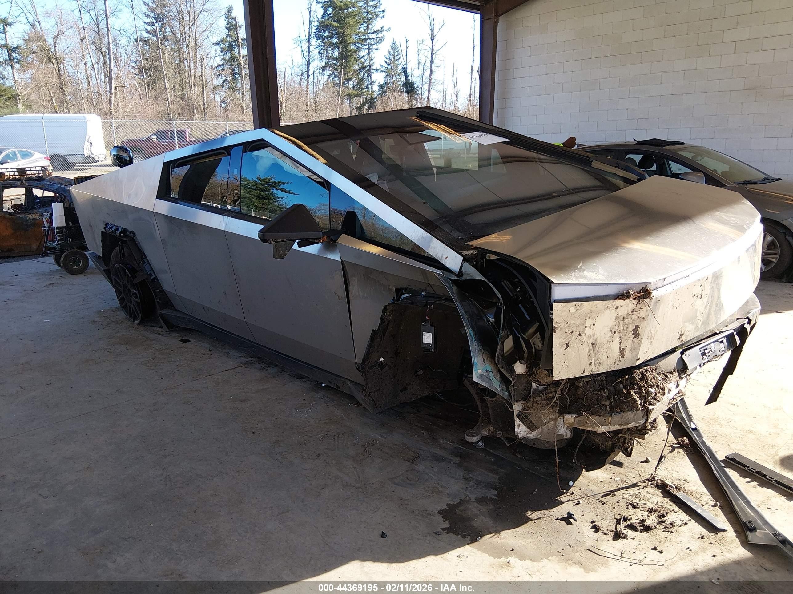 2025 Tesla Cybertruck, VIN 7G2CEHED7SA075849 — Front end
