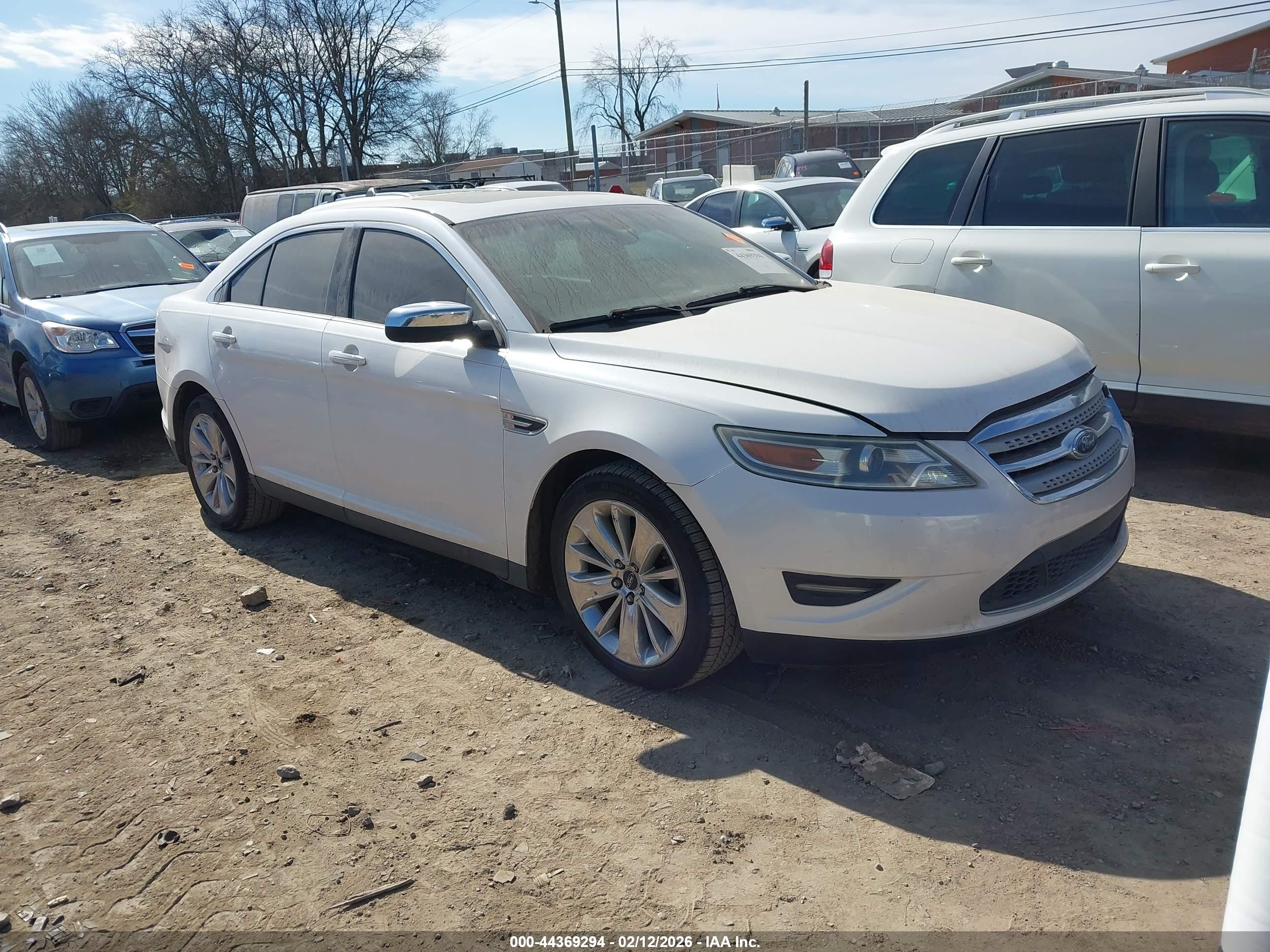 2010 Ford Taurus Limited, VIN 1FAHP2FW7AG129258 — Front end