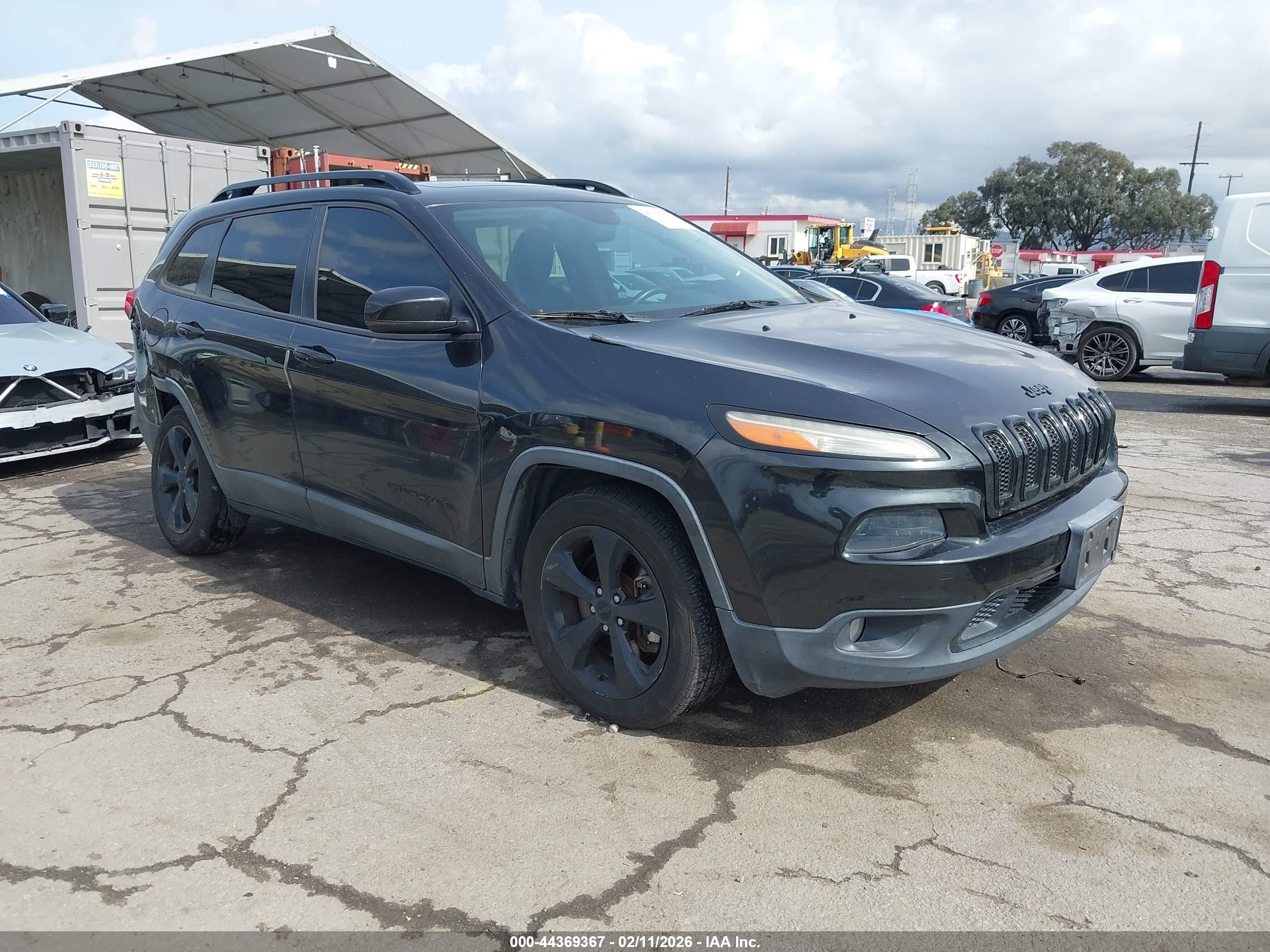 2016 Jeep Cherokee High Altitude, VIN 1C4PJLDS3GW312376 — Rear end