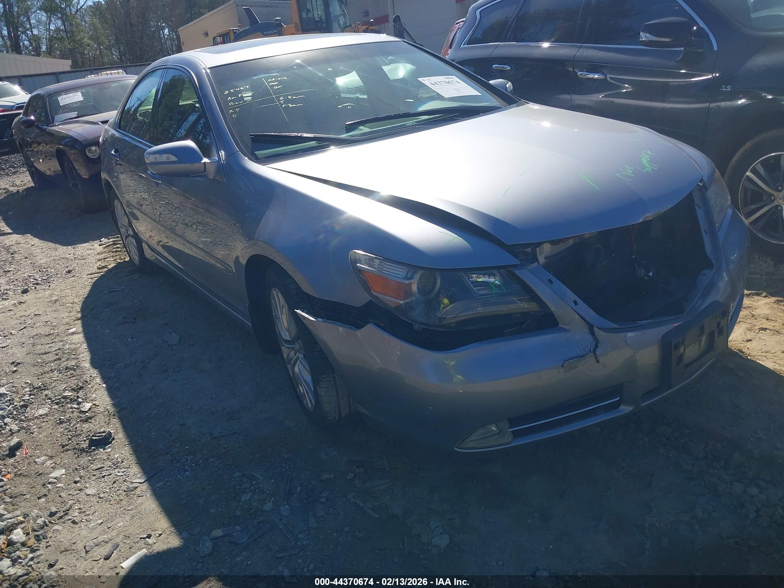 2011 Acura RL Technology, VIN JH4KB2F65BC000053 — Side