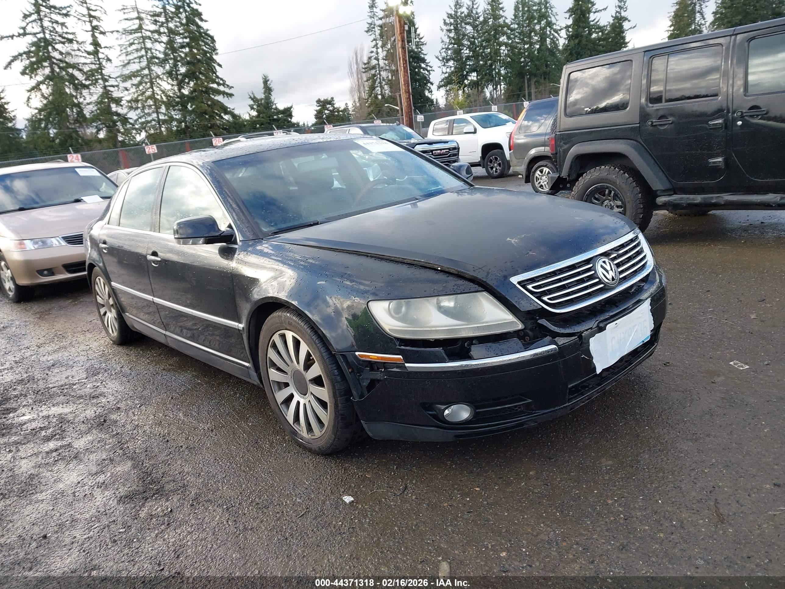 2005 Volkswagen Phaeton, VIN WVWAF93D558000204 — Front end