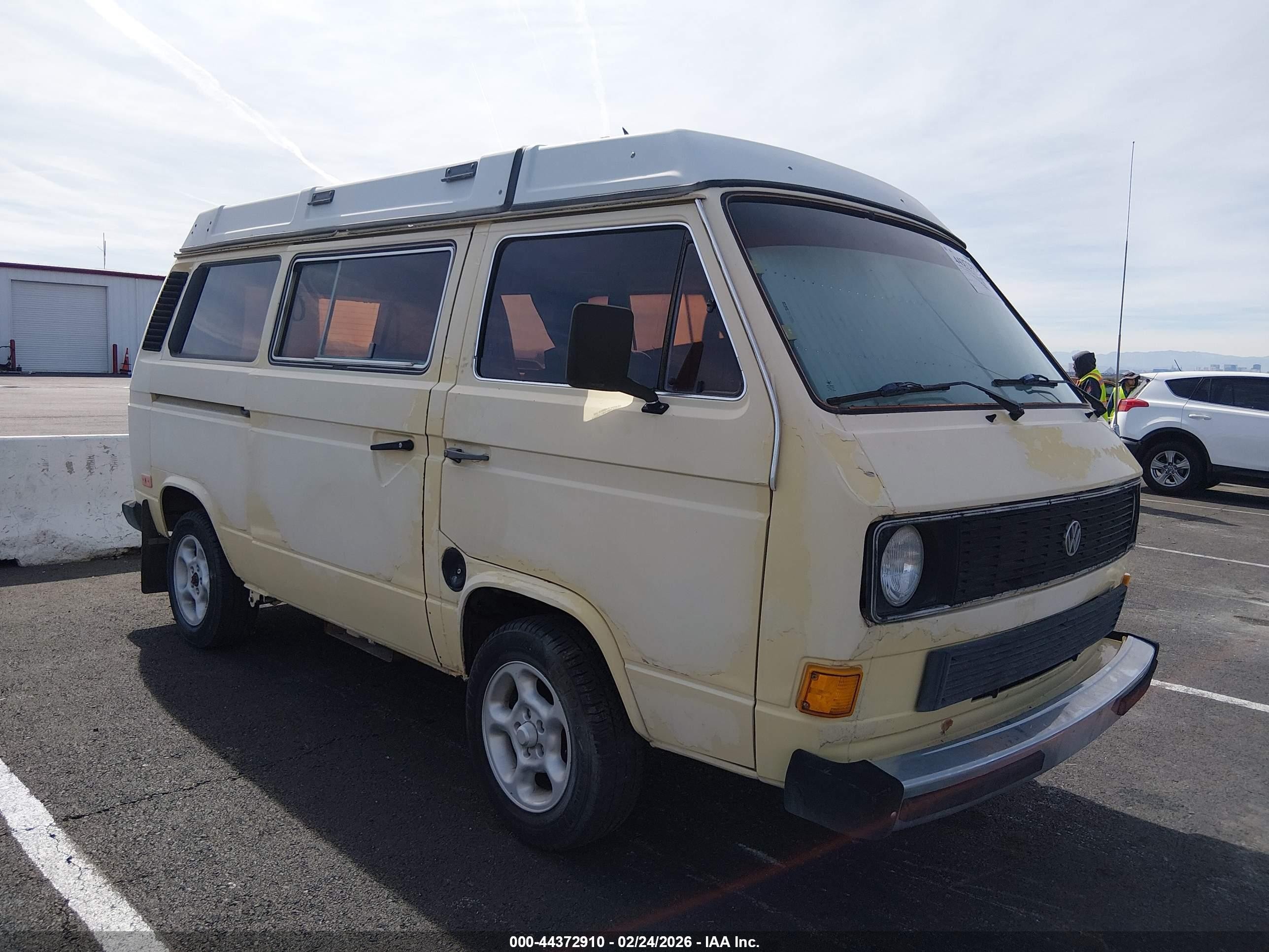 1984 Volkswagen Vanagon, VIN WV2ZB0253EH019260 — Front end