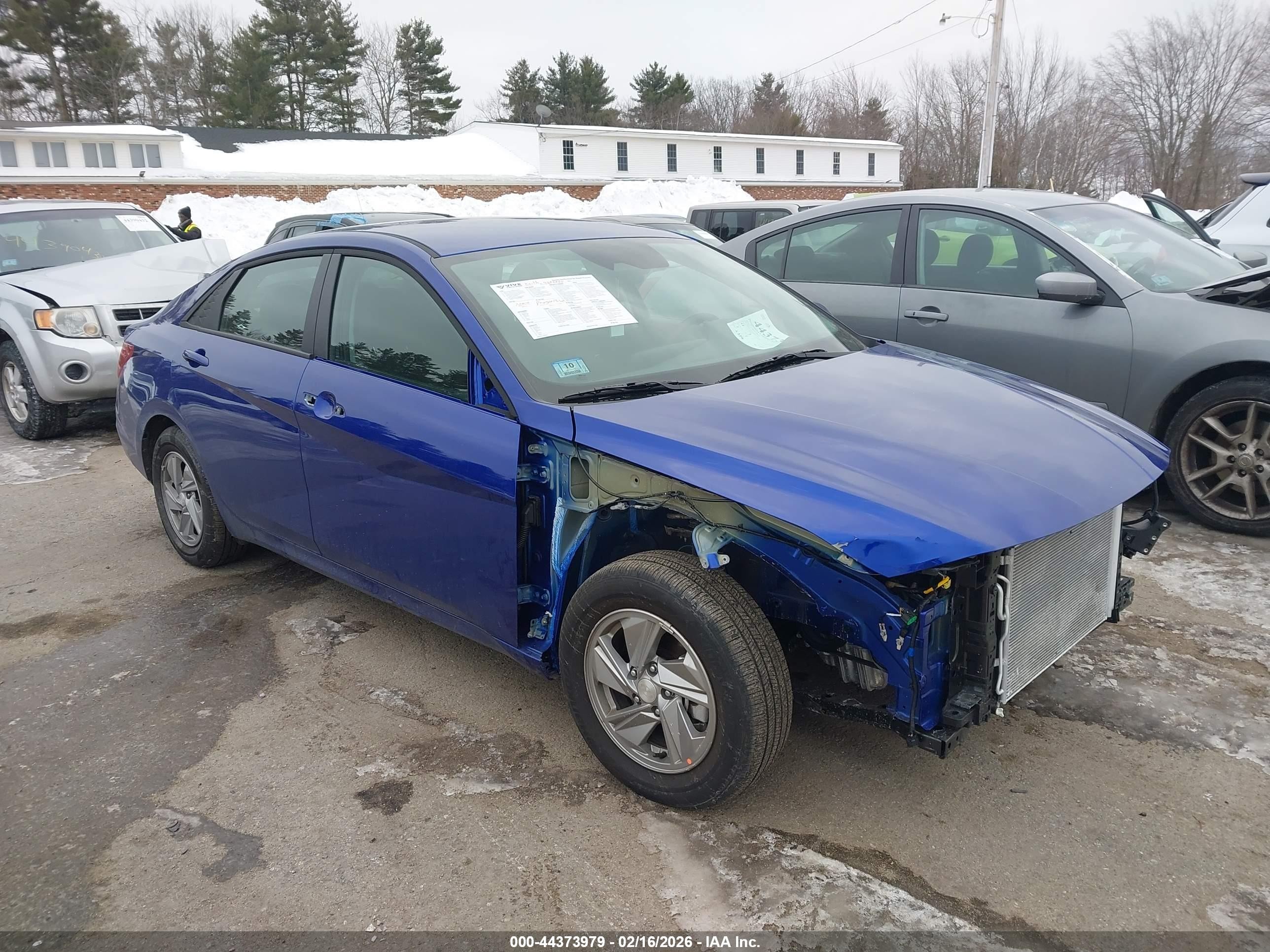 2025 Hyundai Elantra SE, VIN KMHLL4DG5SU097464 — Front end