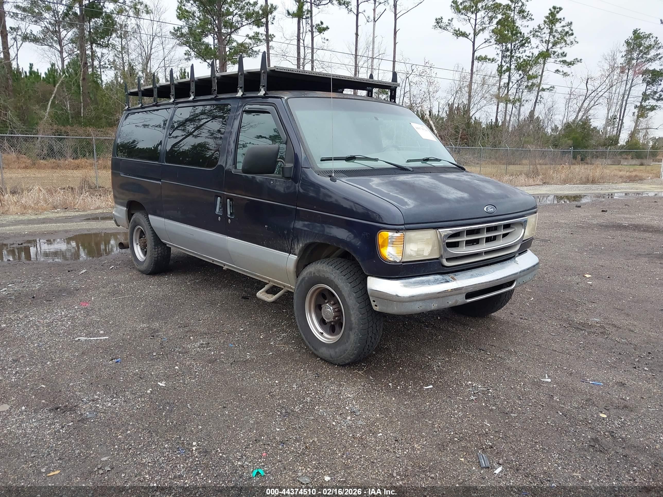 1999 Ford E-350, VIN 1FMNE31S1XHB60792 — Rear end