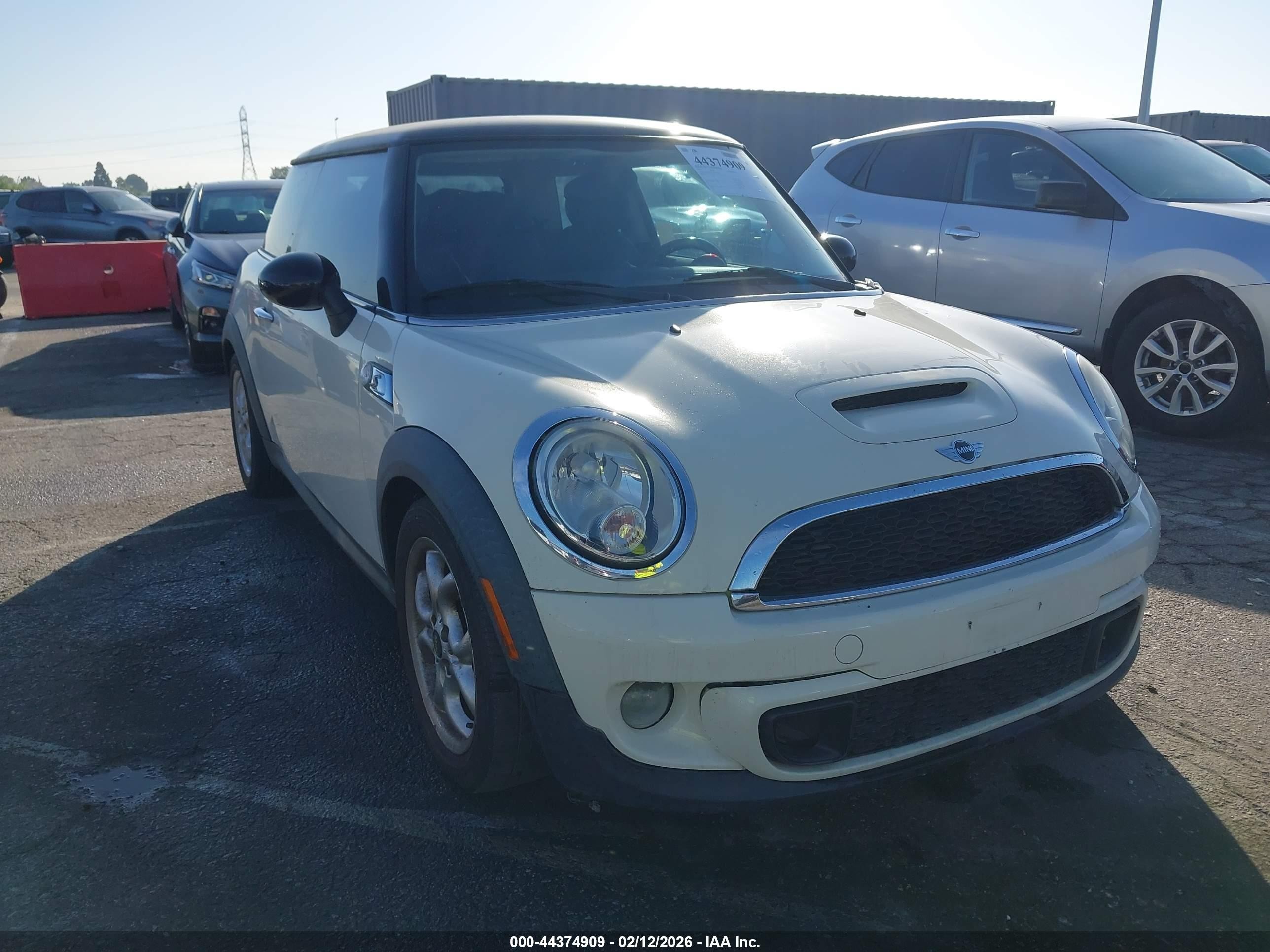 2012 MINI Hardtop S, VIN WMWSV3C59CTY18636 — Не указано