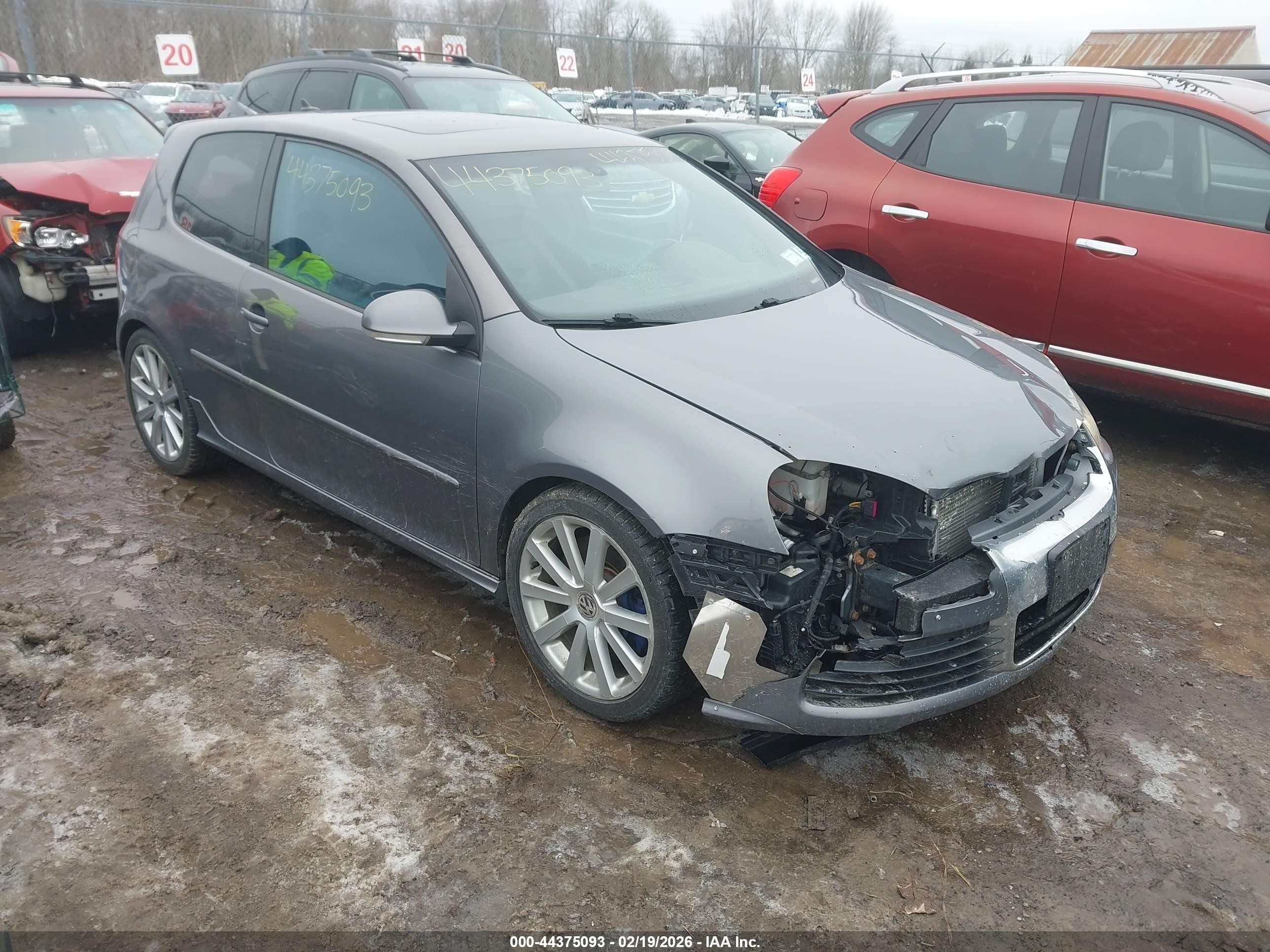 2008 Volkswagen R32, VIN WVWKC71KX8W250217 — Front end