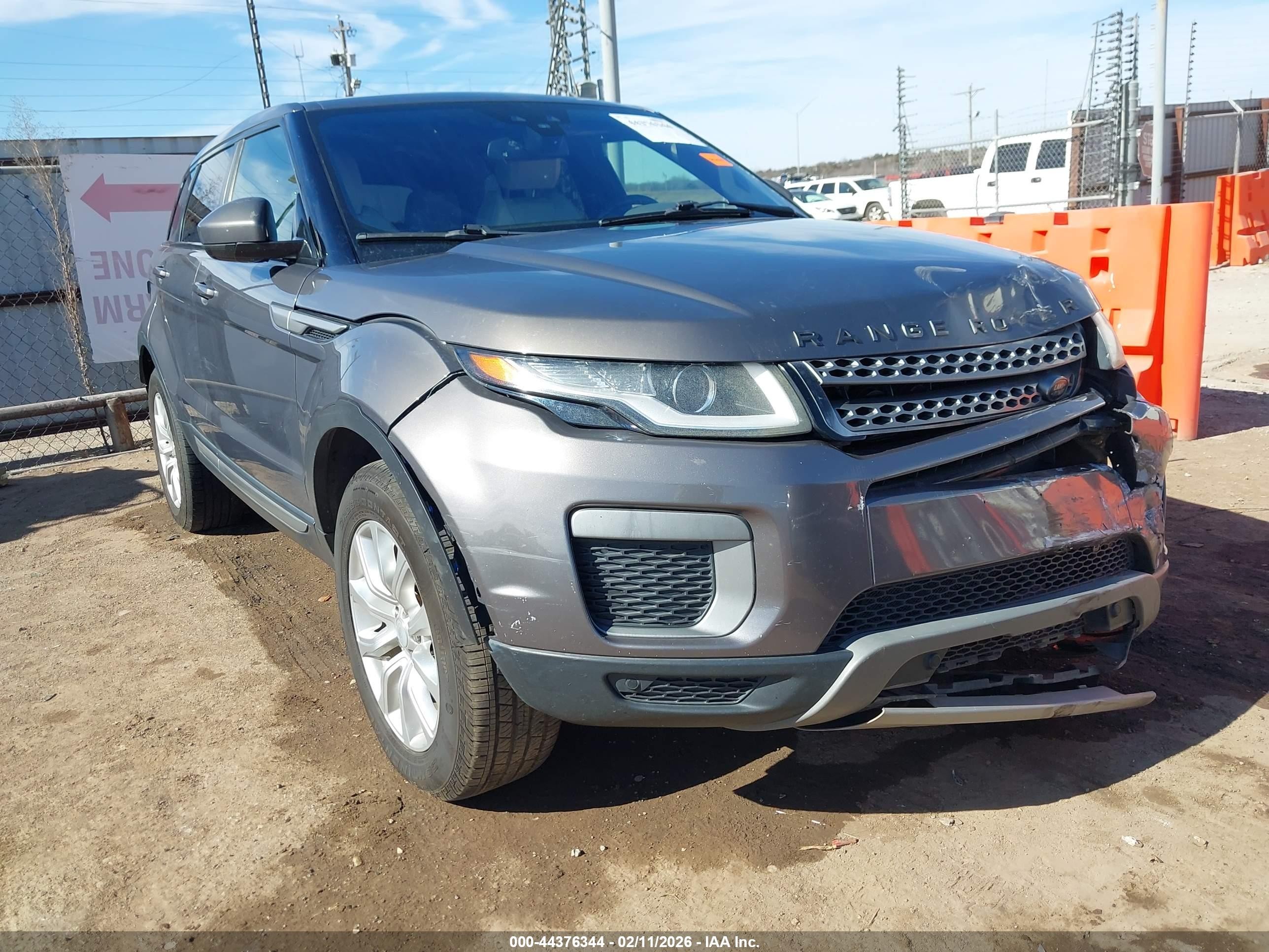 2016 Land Rover Range Rover Evoque SE, VIN SALVP2BG5GH081234 — Front end