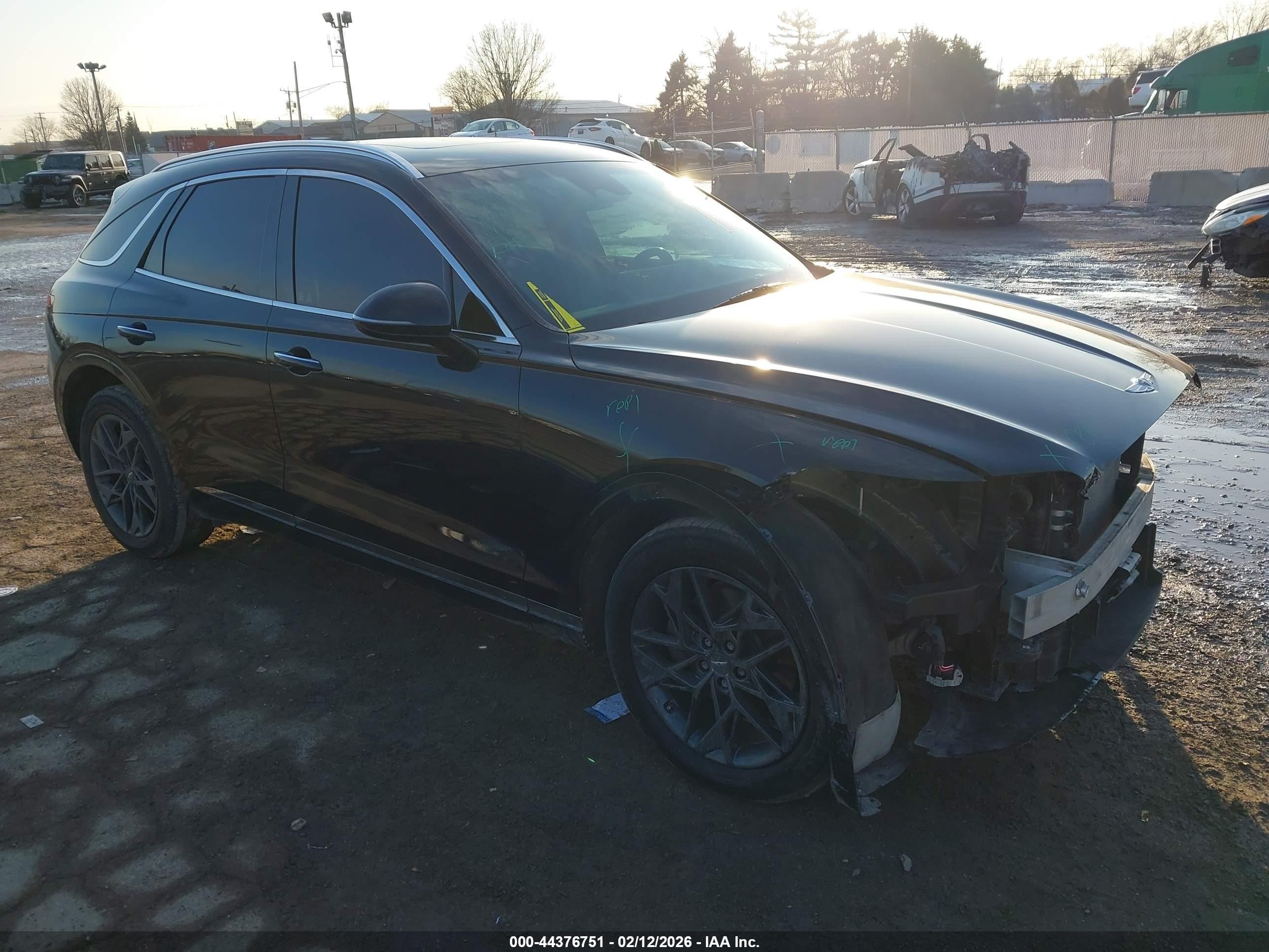 2022 Genesis GV70 2.5T, VIN KMUMADTB5NU048299 — Front end