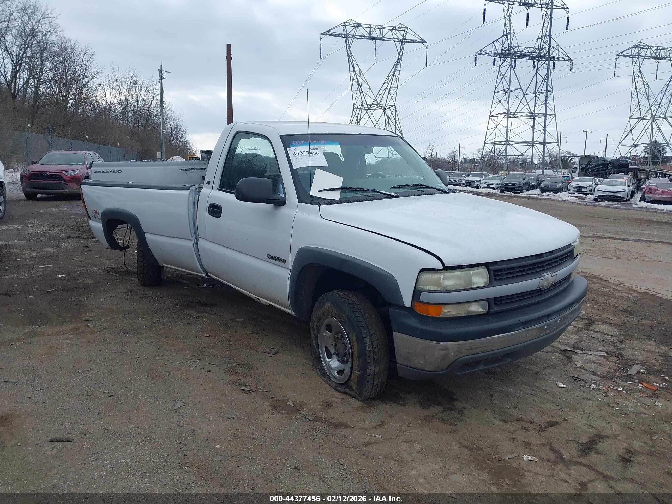 2000 Chevrolet Silverado 2500 LS, VIN 1GCGK24UXYE163187 — Rear end