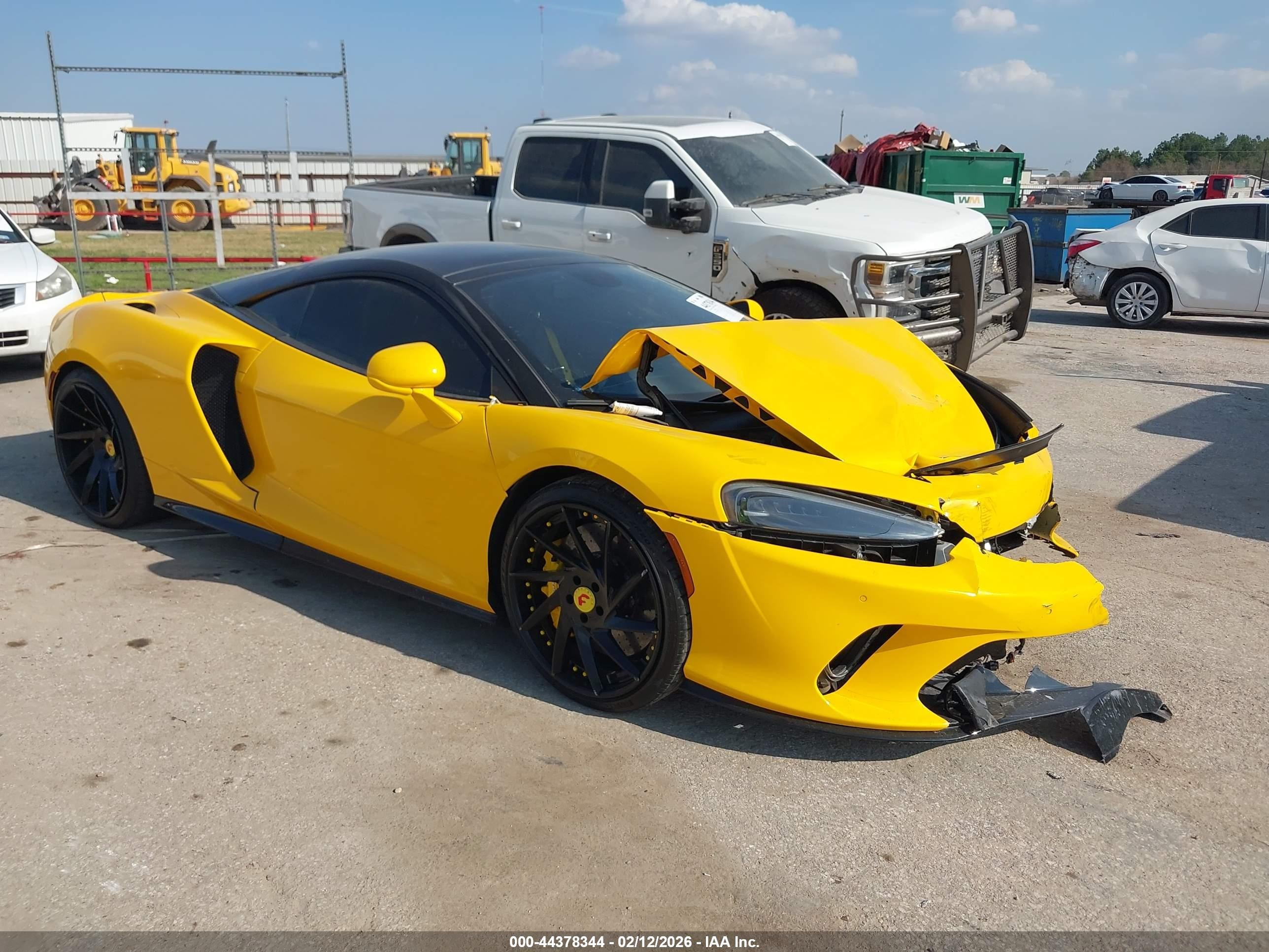 2022 McLaren GT, VIN SBM22GCA3NW001770 — Front end
